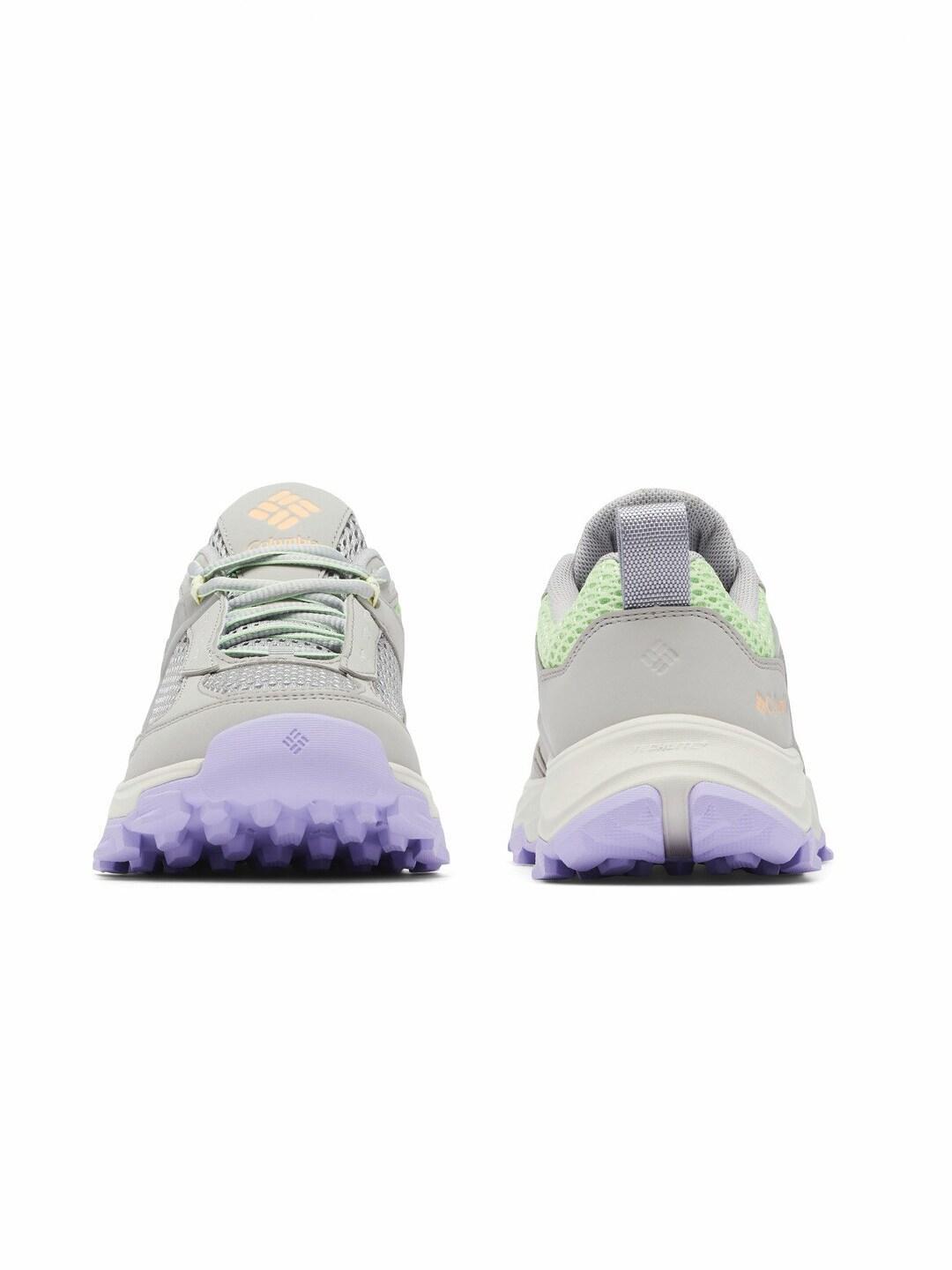 A Women Wearing Columbia Women Grey HATANA BREATHE