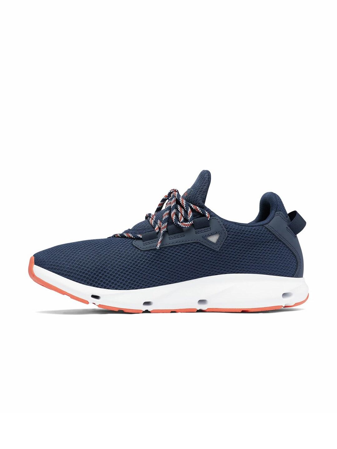 A Men Wearing Columbia Men Blue COLUMBIA VENT AERO