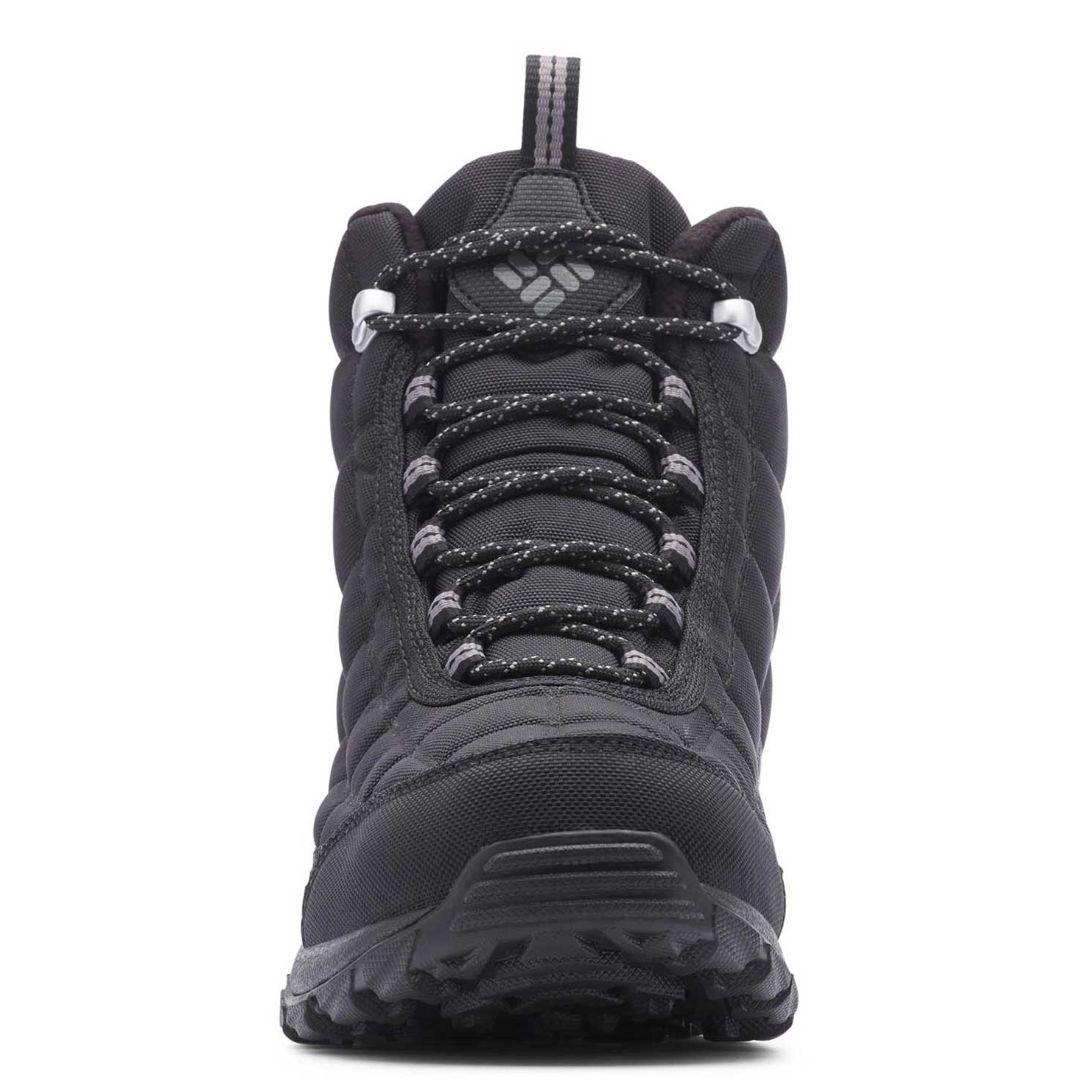 A Men Wearing Columbia Men Black FIRECAMP BOOT