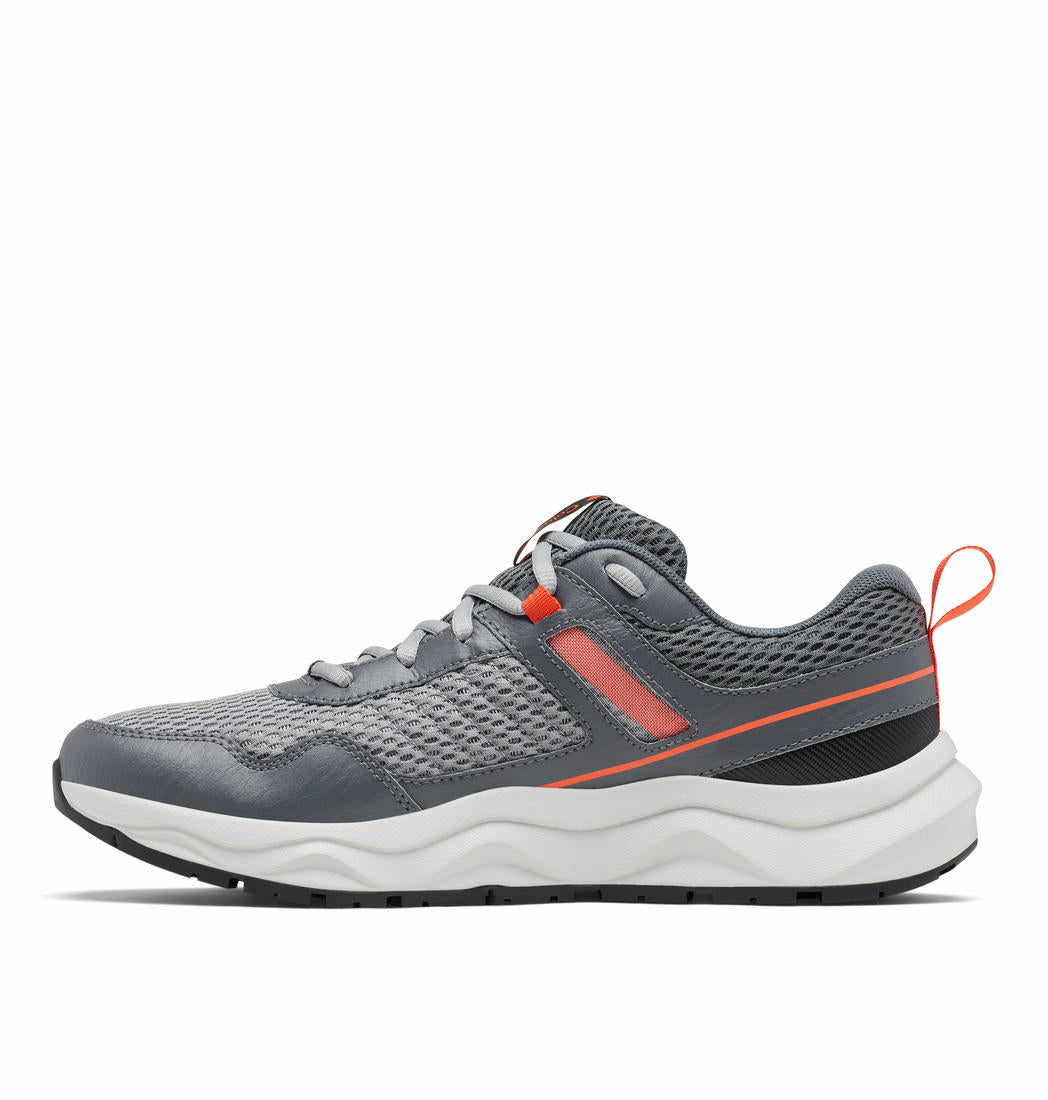 A Men Wearing Columbia Men Grey PLATEAU
