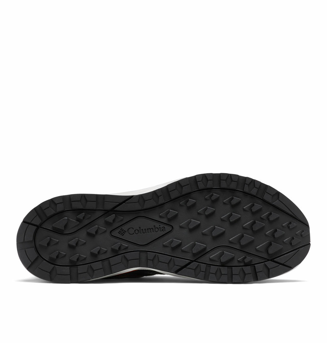 A Men Wearing Columbia Men Grey PLATEAU