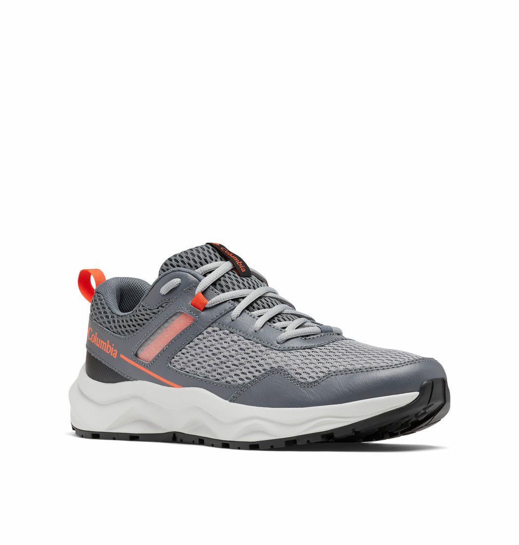 A Men Wearing Columbia Men Grey PLATEAU