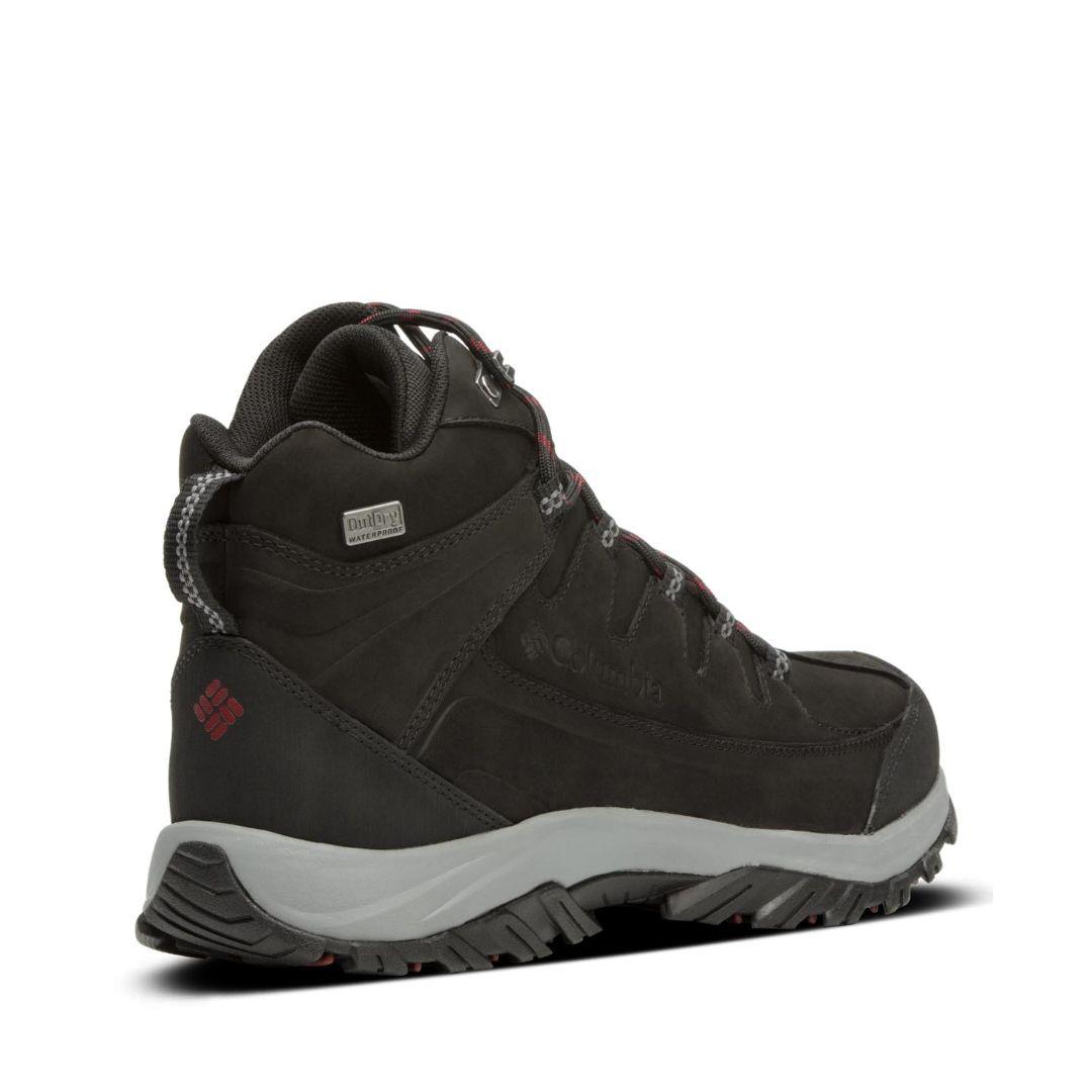 A Men Wearing Columbia Men Black TERREBONNE II MID OUTDRY