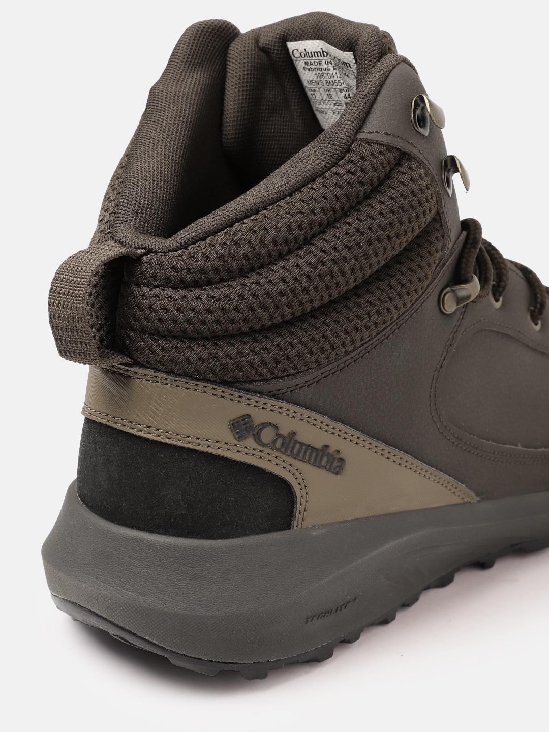 A Men Wearing Columbia Men Brown TRAILSTORM PEAK MID