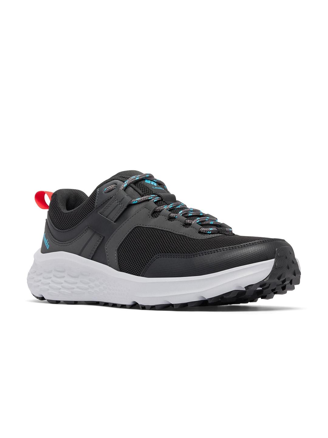 A Men Wearing Columbia Men Black KONOS LOW