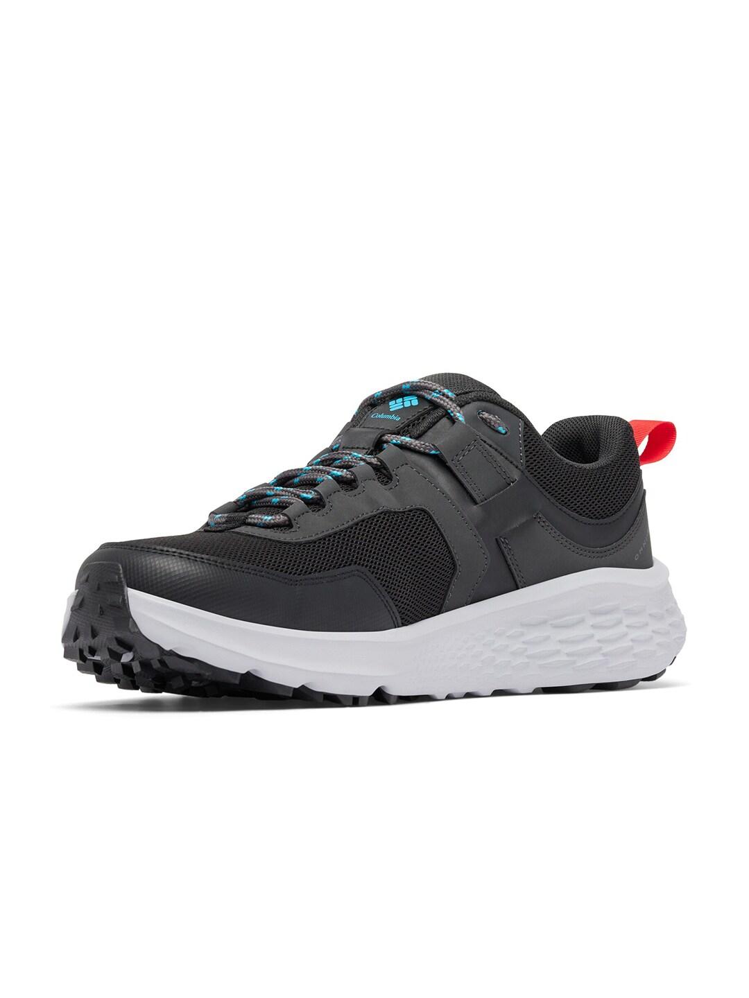 A Men Wearing Columbia Men Black KONOS LOW