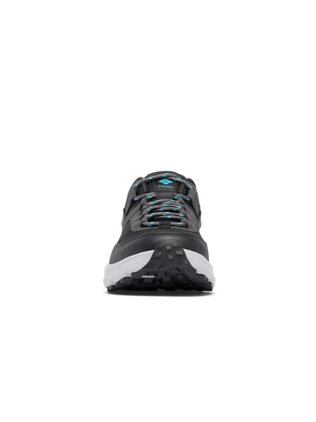 A Men Wearing Columbia Men Black KONOS LOW