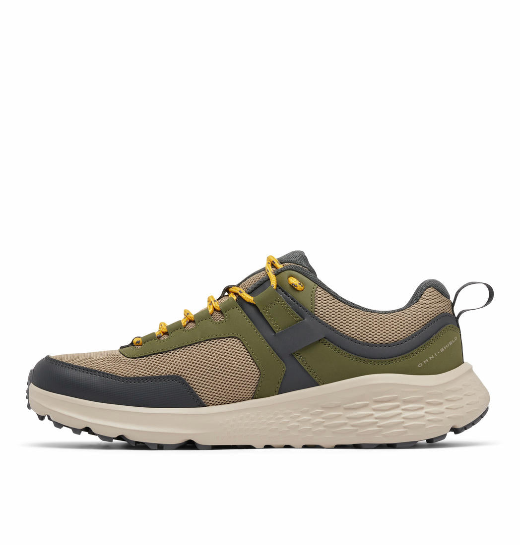 A Men Wearing Columbia Men Green KONOS LOW