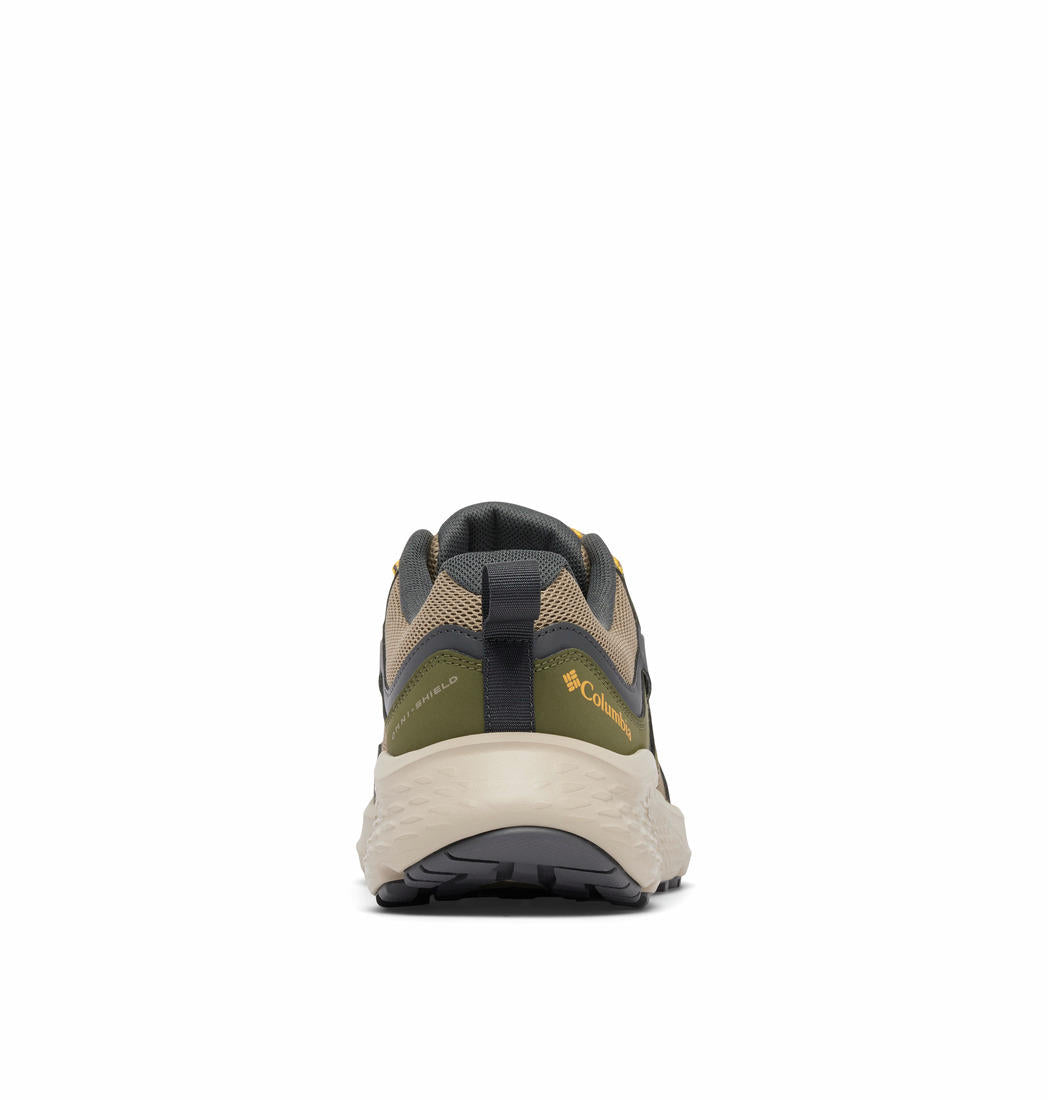 A Men Wearing Columbia Men Green KONOS LOW