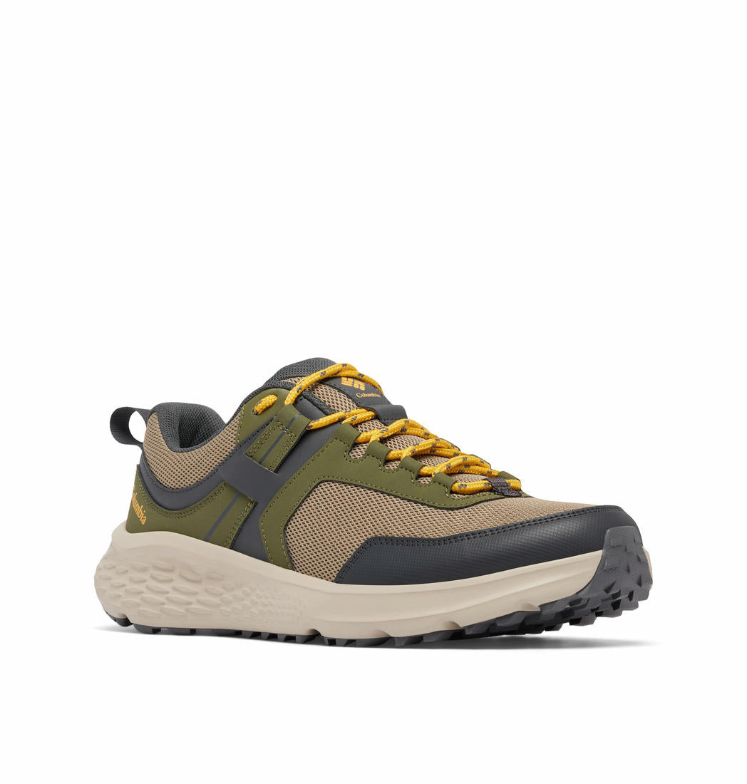 A Men Wearing Columbia Men Green KONOS LOW
