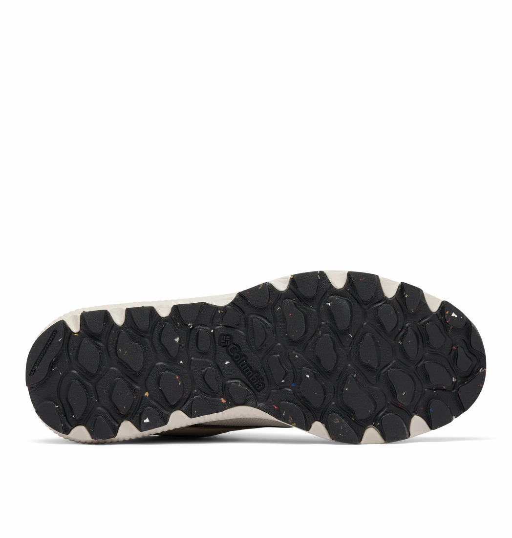 A Men Wearing Columbia Men Beige RE-PEAK MID