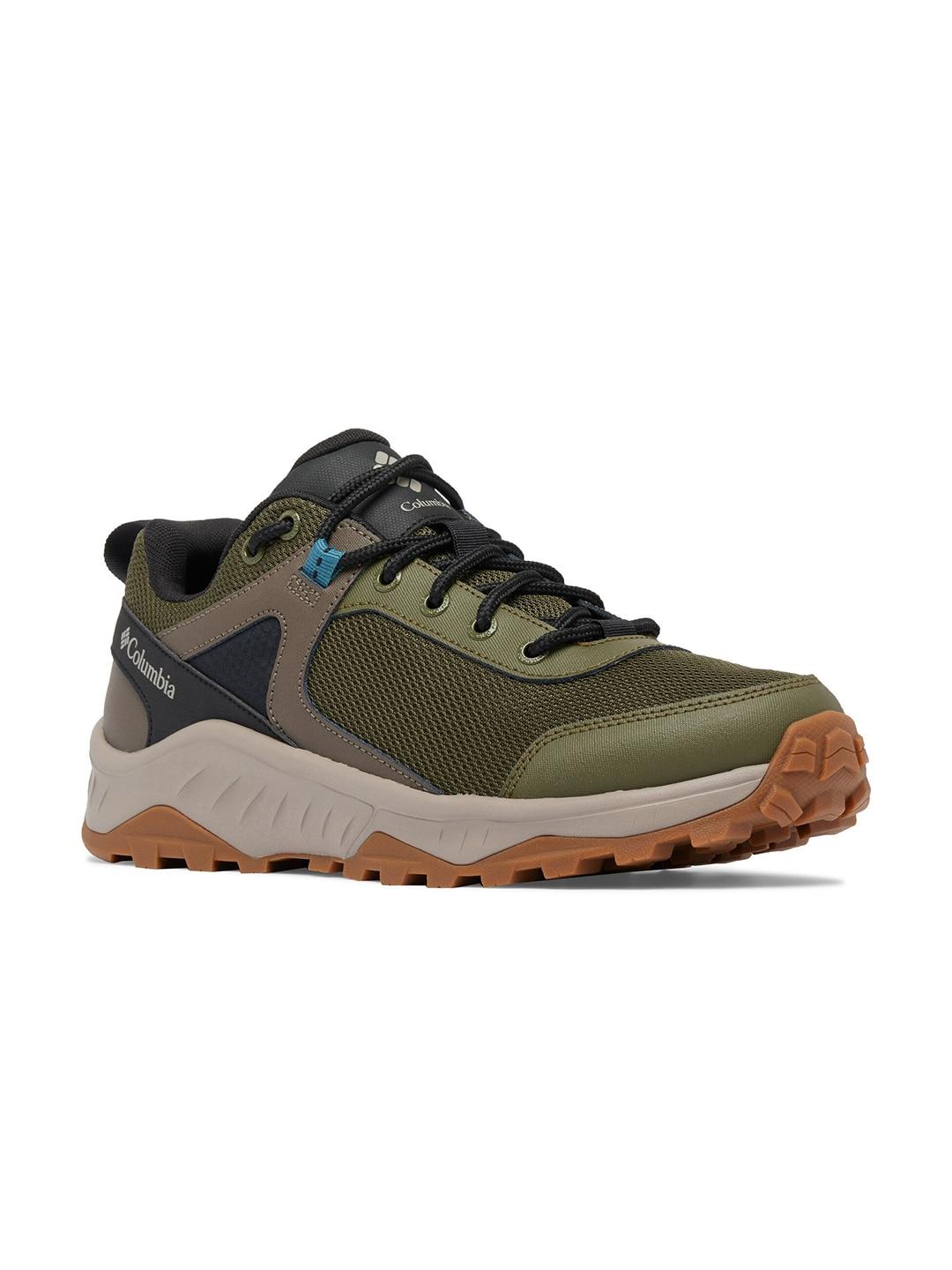 A Men Wearing Columbia Men Green TRAILSTORM ASCEND WP