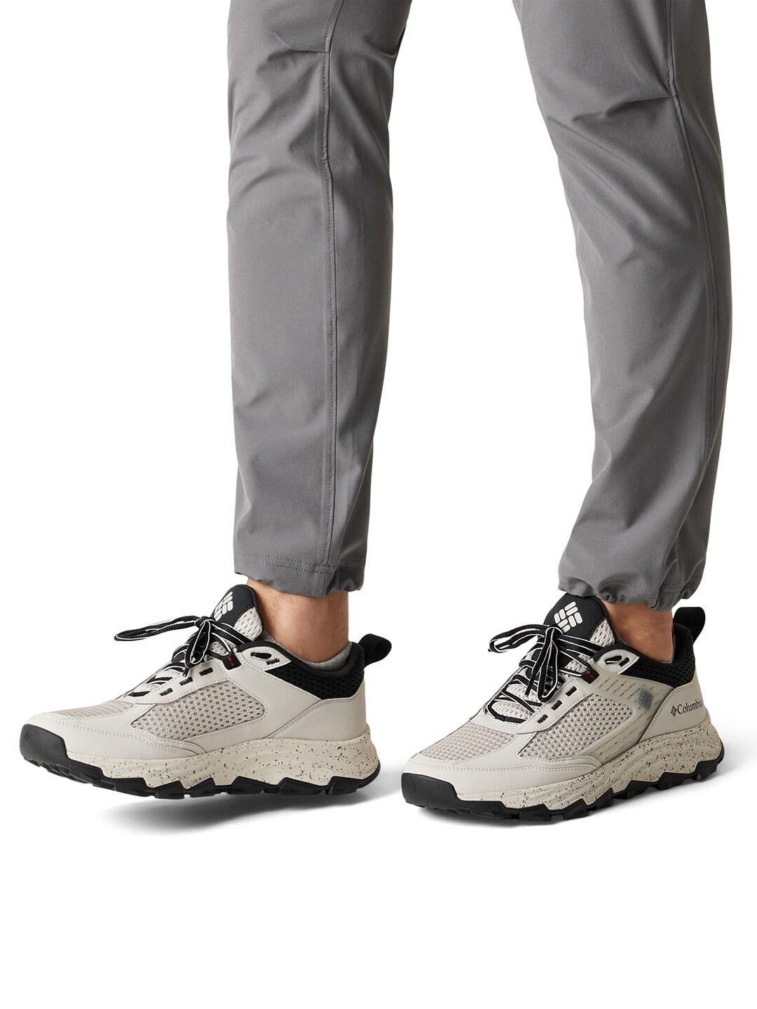 A Men Wearing Columbia Men Grey HATANA BREATHE