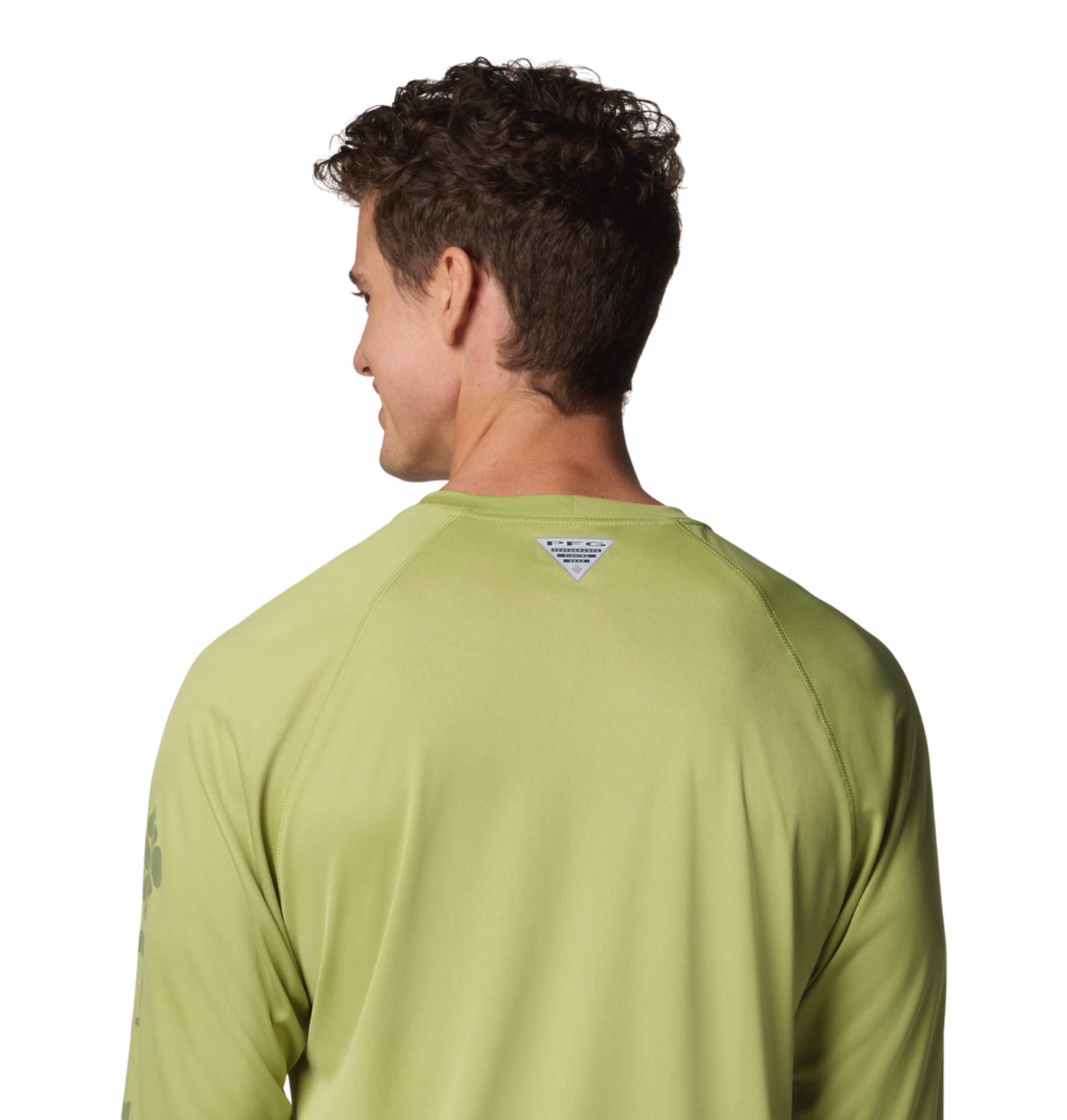 A Men Wearing Columbia Men Green Terminal Tackle LS Shirt (Sun Protection)