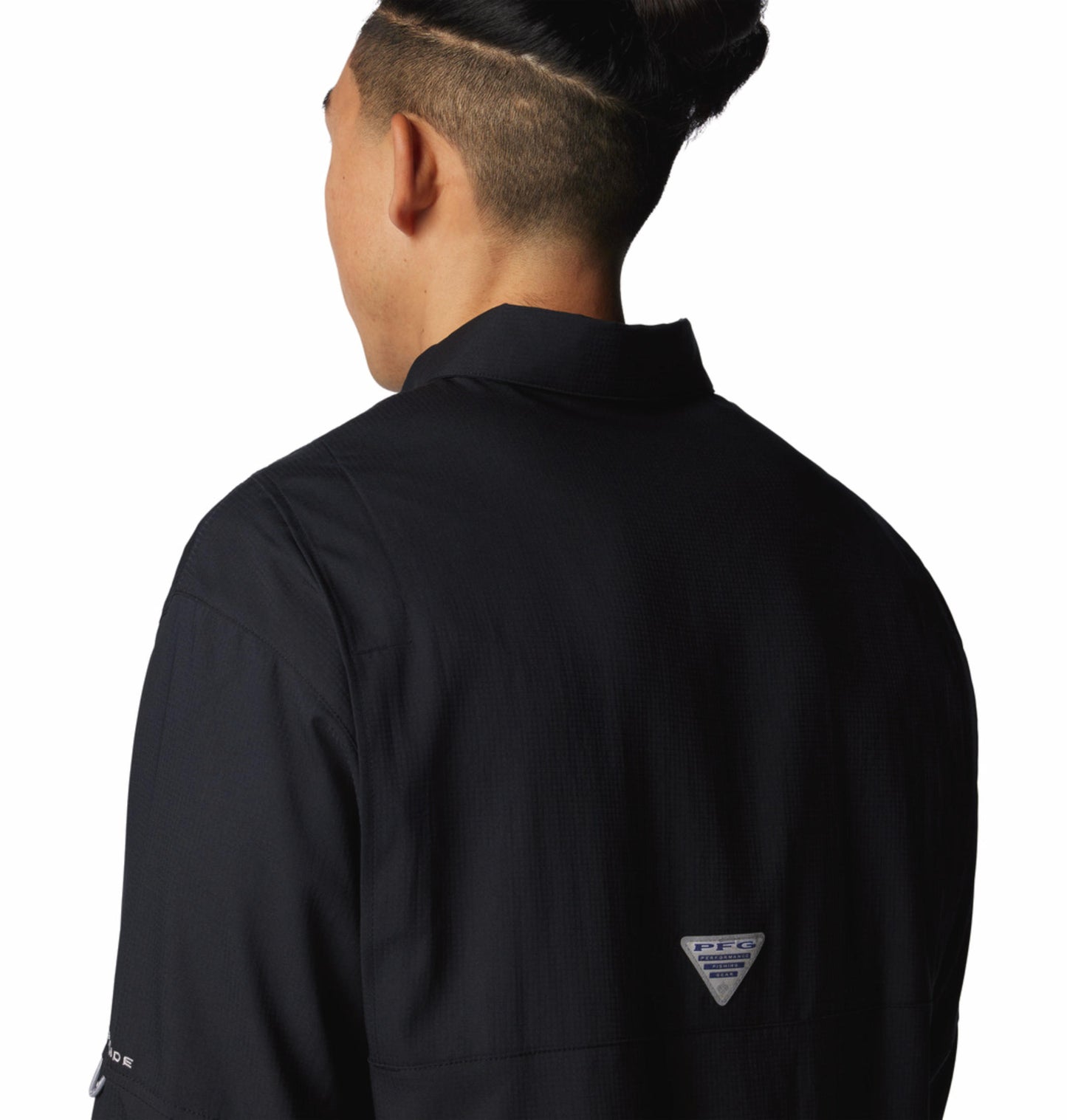A Men Wearing Columbia Men Black Tamiami II LS Shirt (Sun Protection)