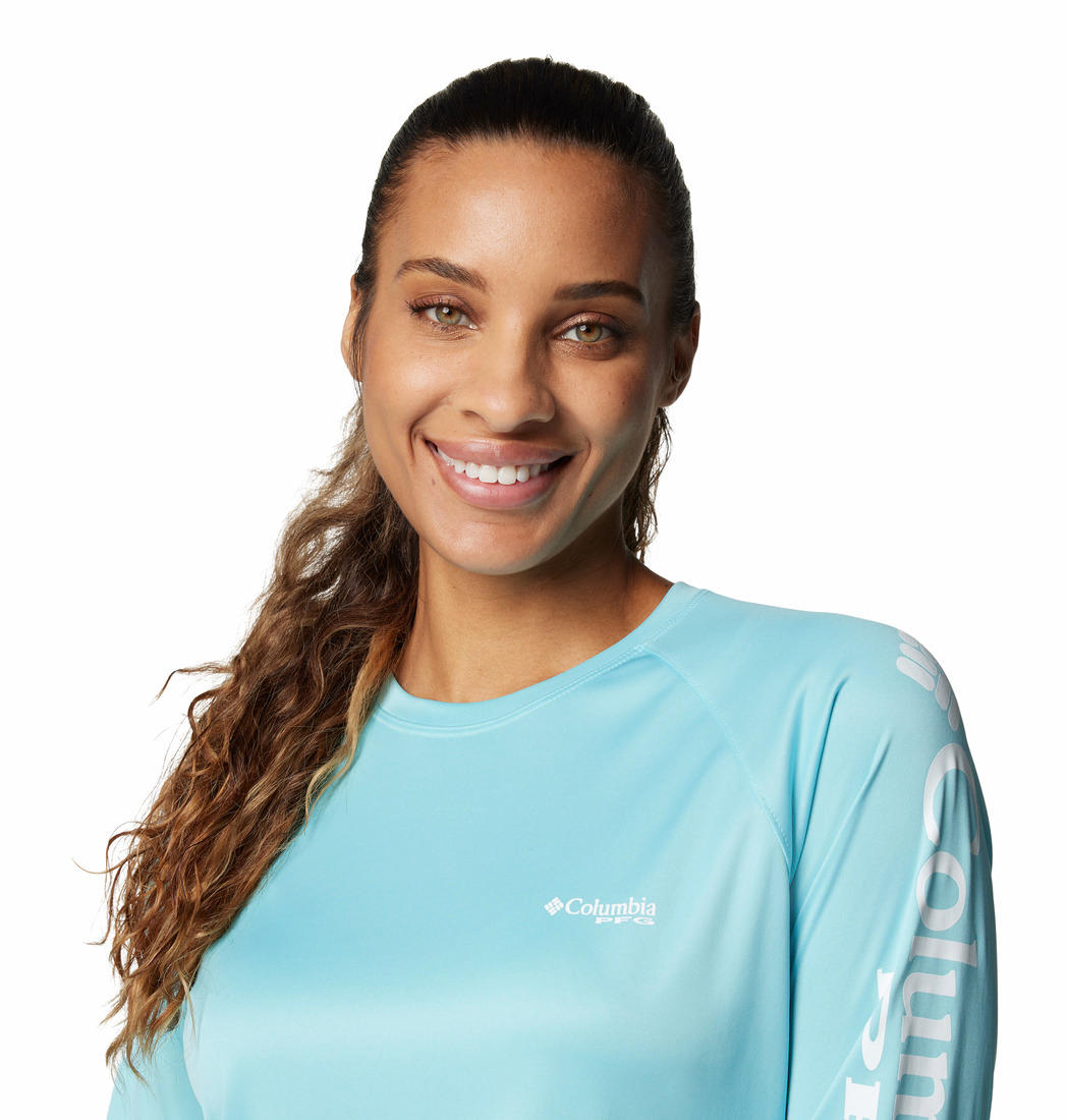A Women Wearing Columbia Women Blue Tidal Tee II Long Sleeve (Sun Protection)