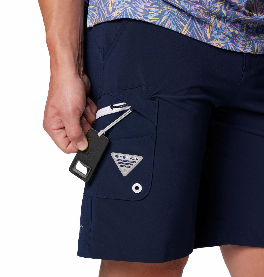 A Men Wearing Columbia Men Blue Terminal Tackle II Short (Sun Protection)