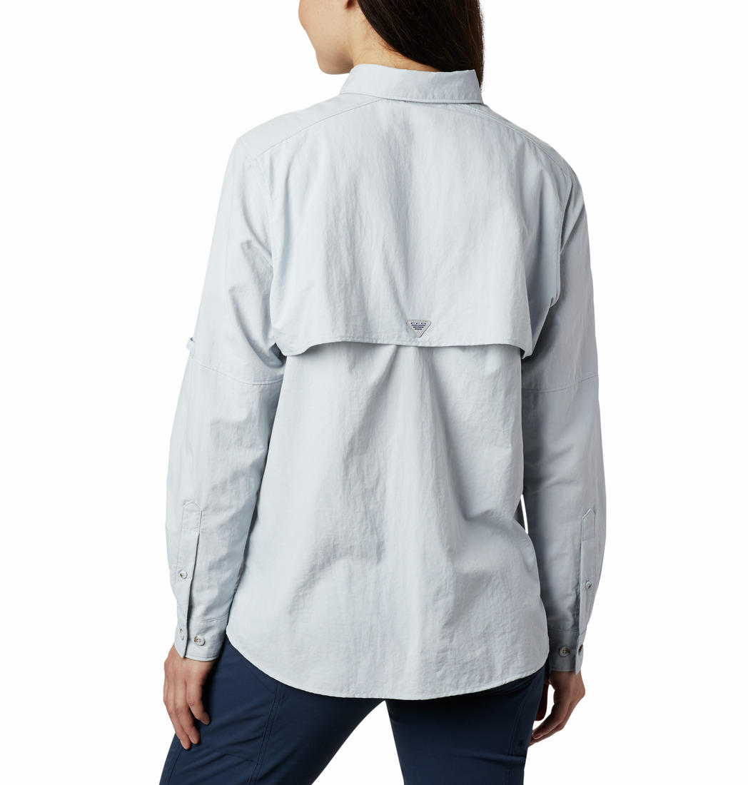 A Women Wearing Columbia Women Grey Womens Bahama LS (Sun Protection)