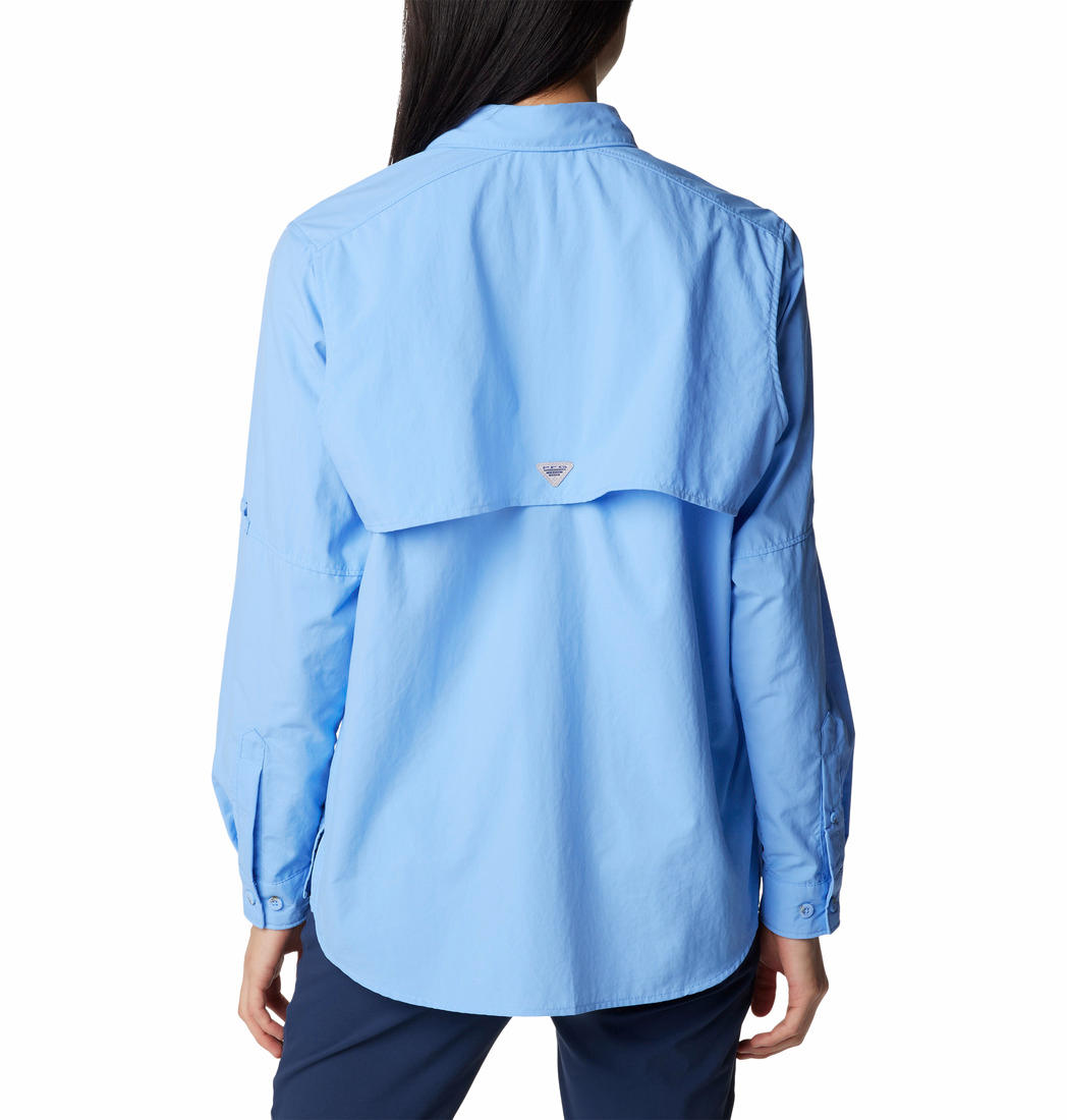 A Women Wearing Columbia Women Blue Womens Bahama LS (Sun Protection)