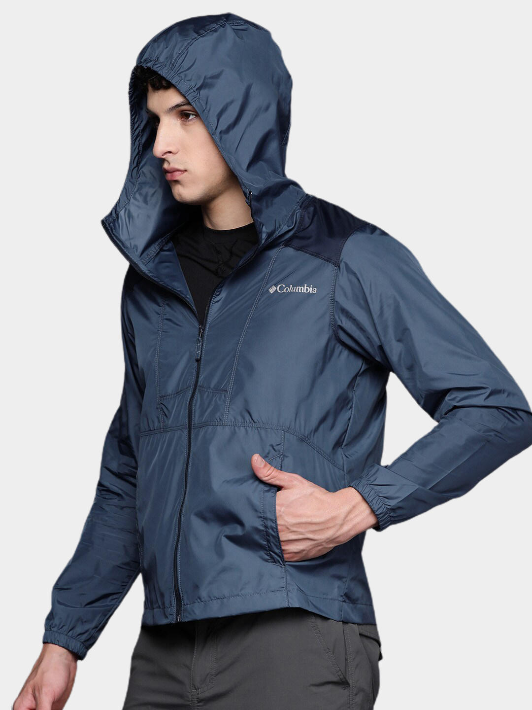 A Men Wearing Columbia Men Blue Flashback Windbreaker