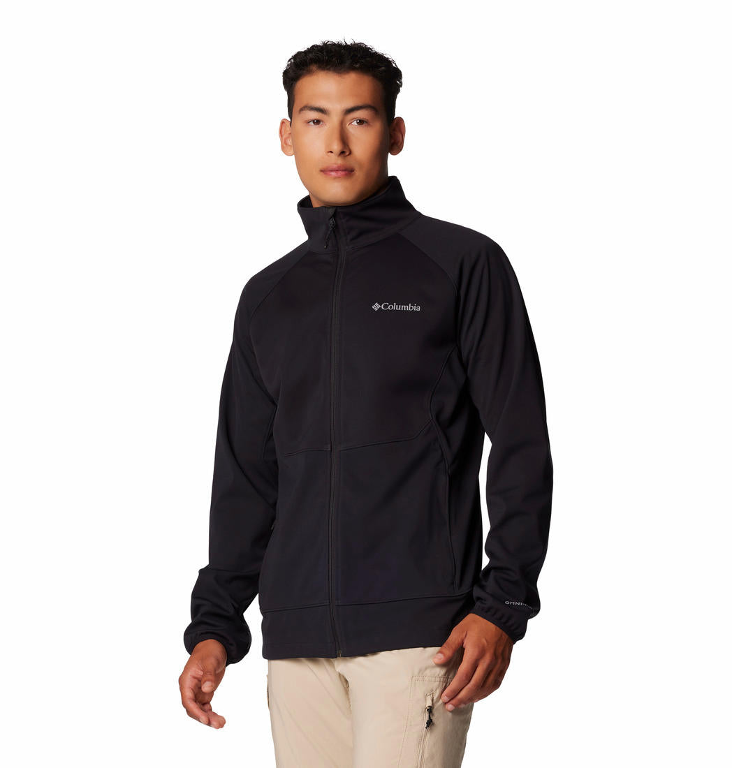 A Men Wearing Columbia Men Black Canyon Meadows II Softshell