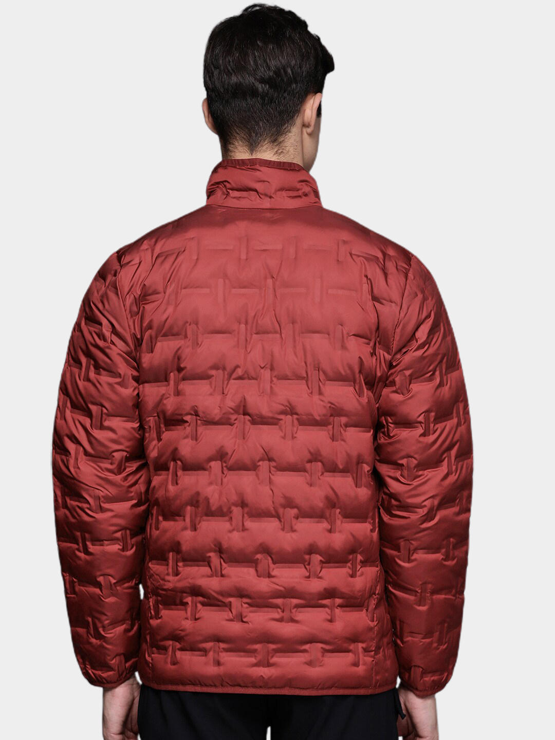 A Men Wearing Columbia Men Red Delta Ridge Down Jacket