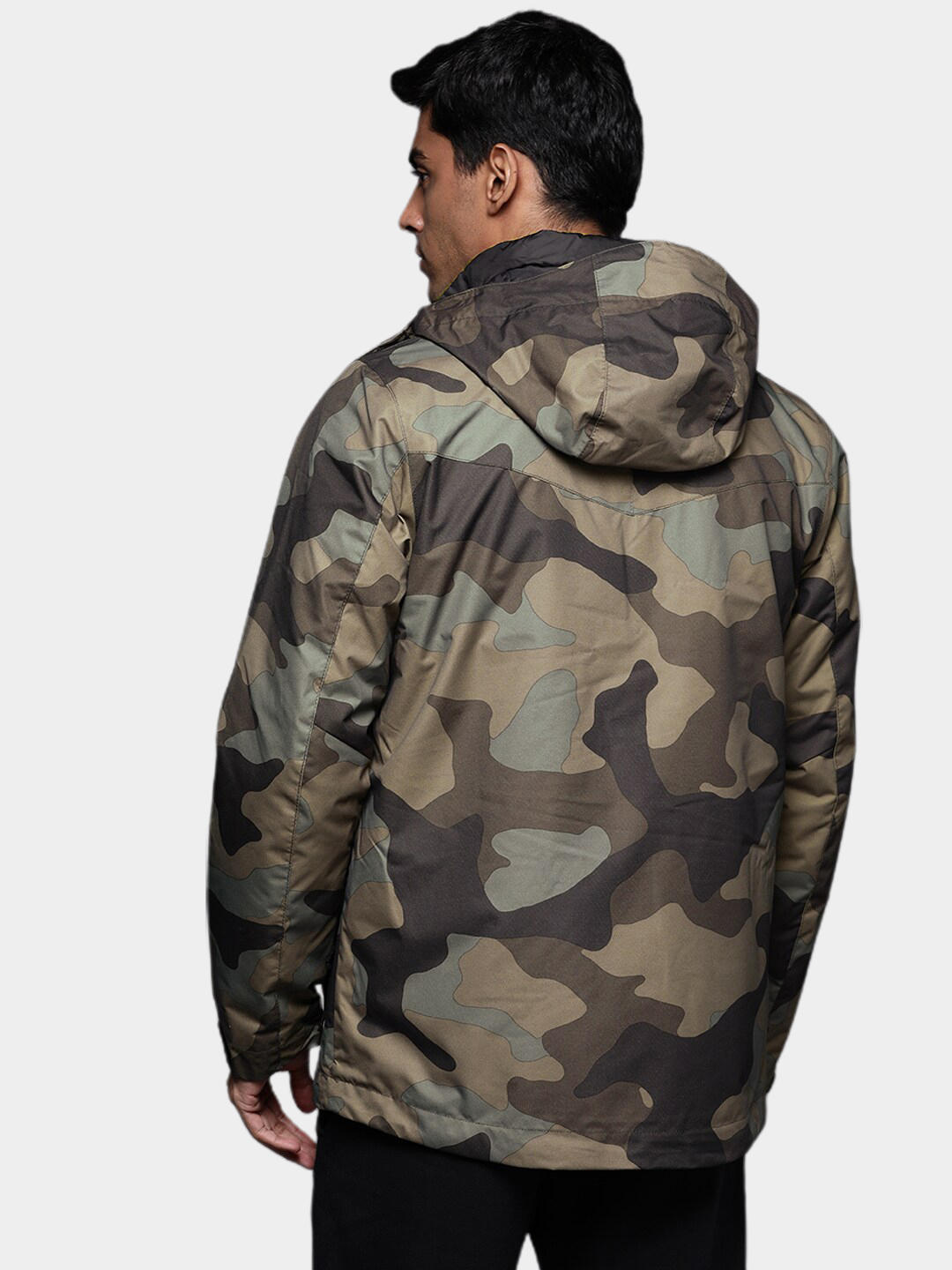 A Men Wearing Columbia Men Green Whirlibird IV Interchange Jacket