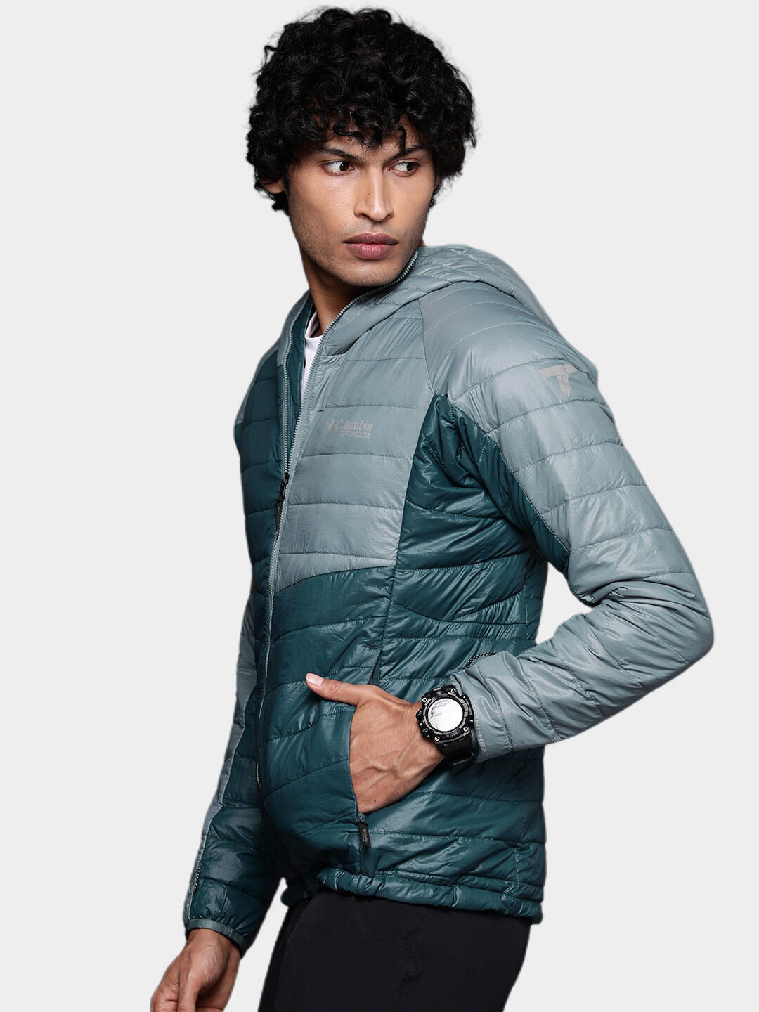 A Men Wearing Columbia Men Blue Platinum Peak Hooded Jacket