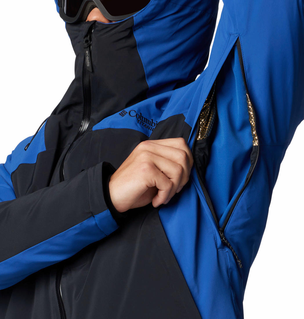 A Men Wearing Columbia Men Black Cirque Bowl Jacket