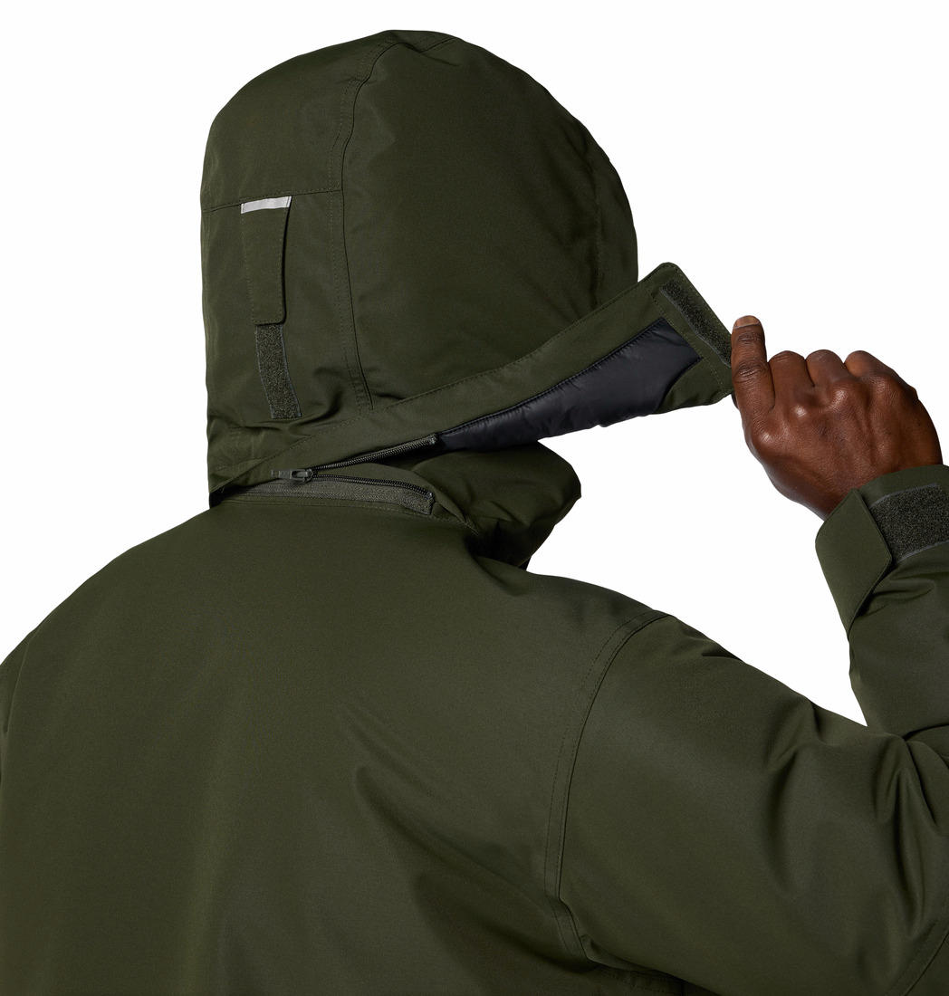 A Men Wearing Columbia Men Green Landroamer II Parka