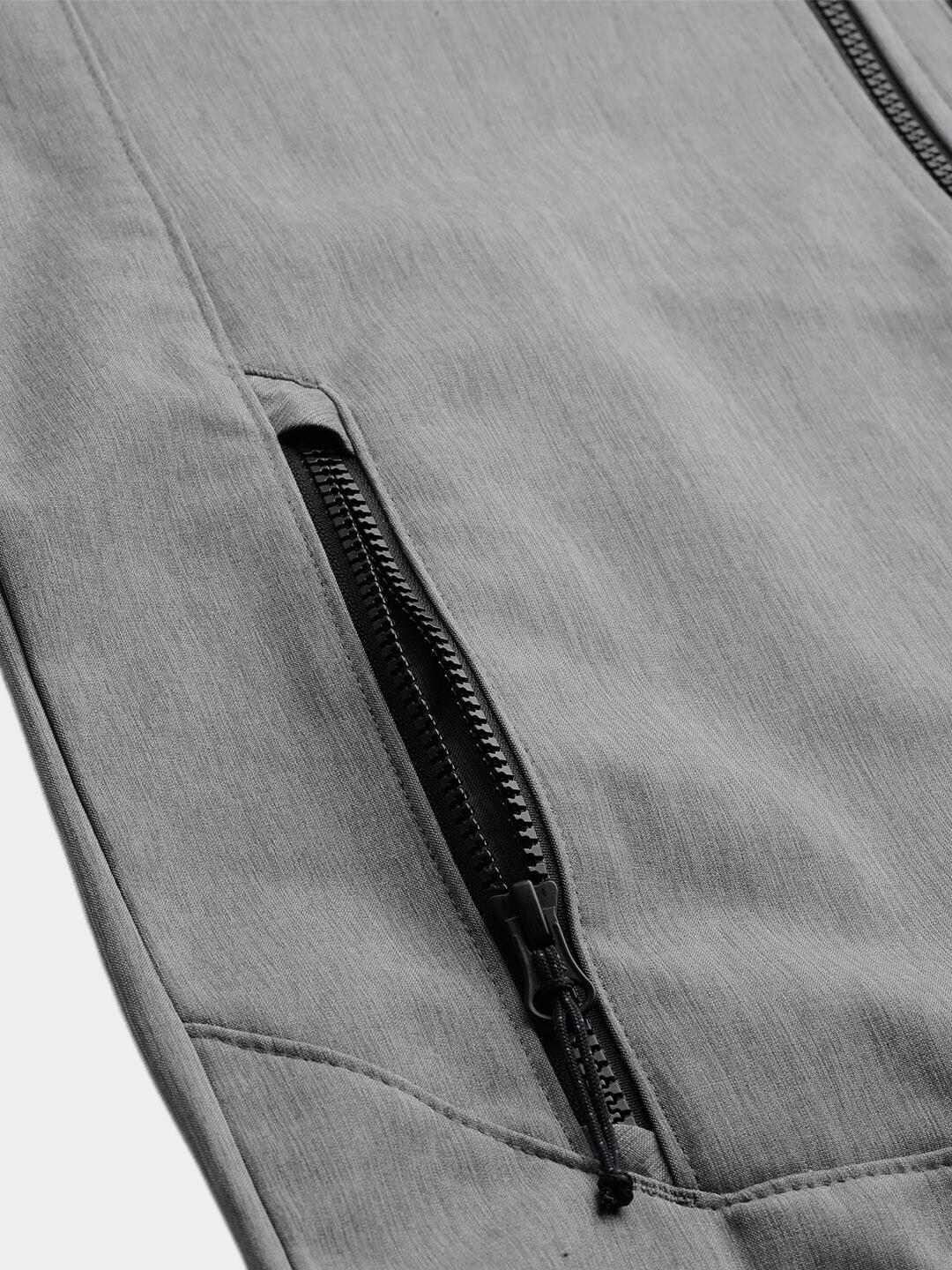 A Men Wearing Columbia Men Grey Cruiser Valley Softshell Jacket