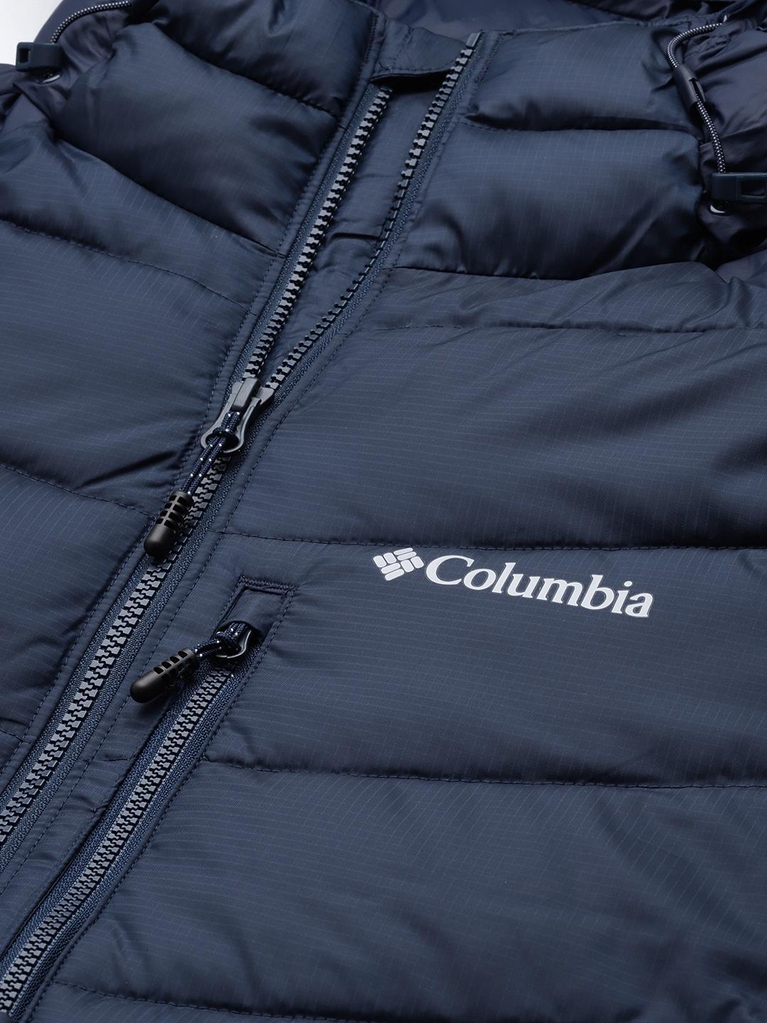 A Men Wearing Columbia Men Blue Labyrinth Loop Hooded Jacket