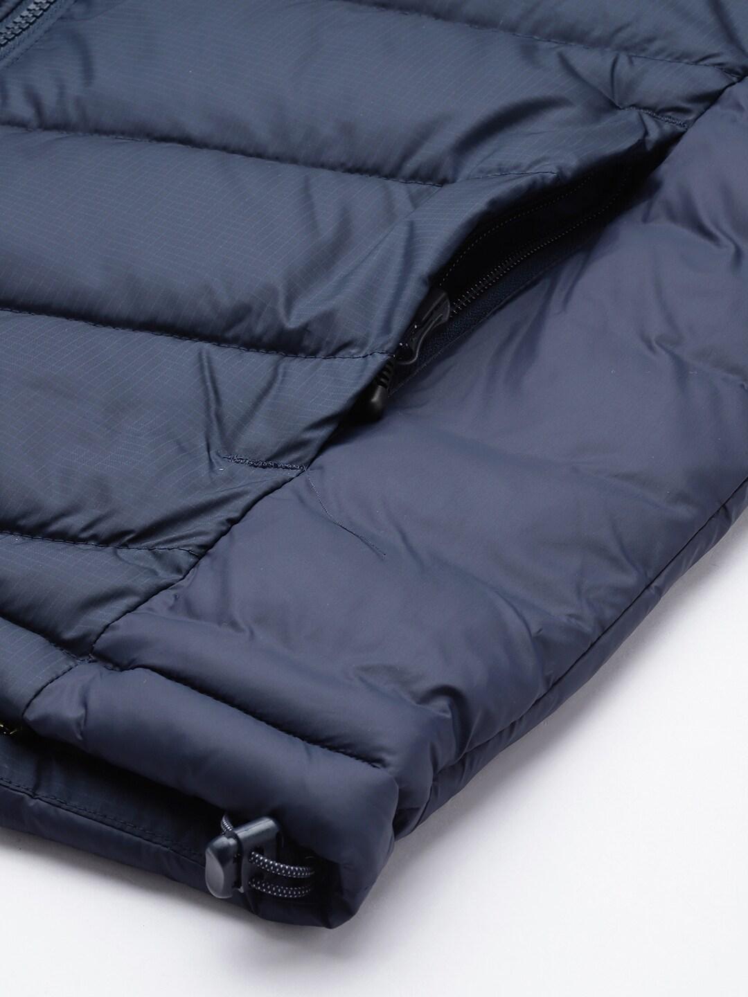 A Men Wearing Columbia Men Blue Labyrinth Loop Hooded Jacket