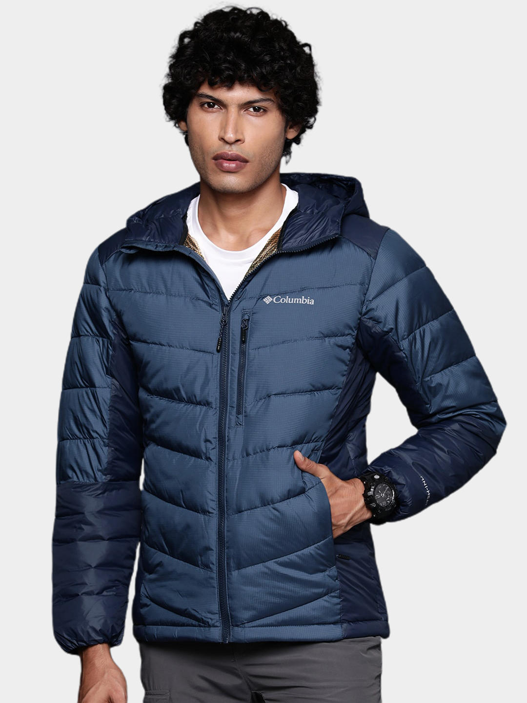 A Men Wearing Columbia Men Blue Labyrinth Loop Hooded Jacket