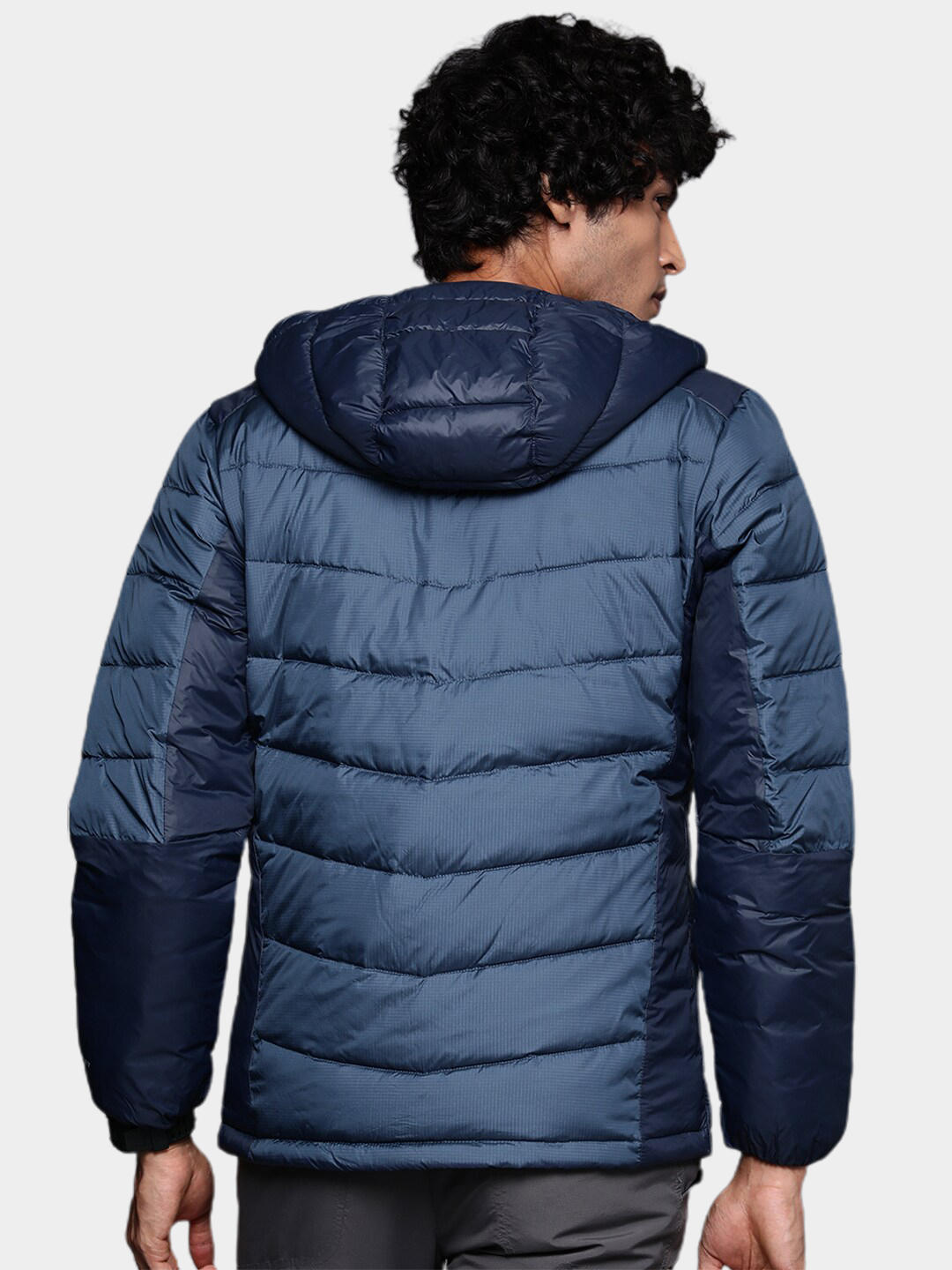 A Men Wearing Columbia Men Blue Labyrinth Loop Hooded Jacket