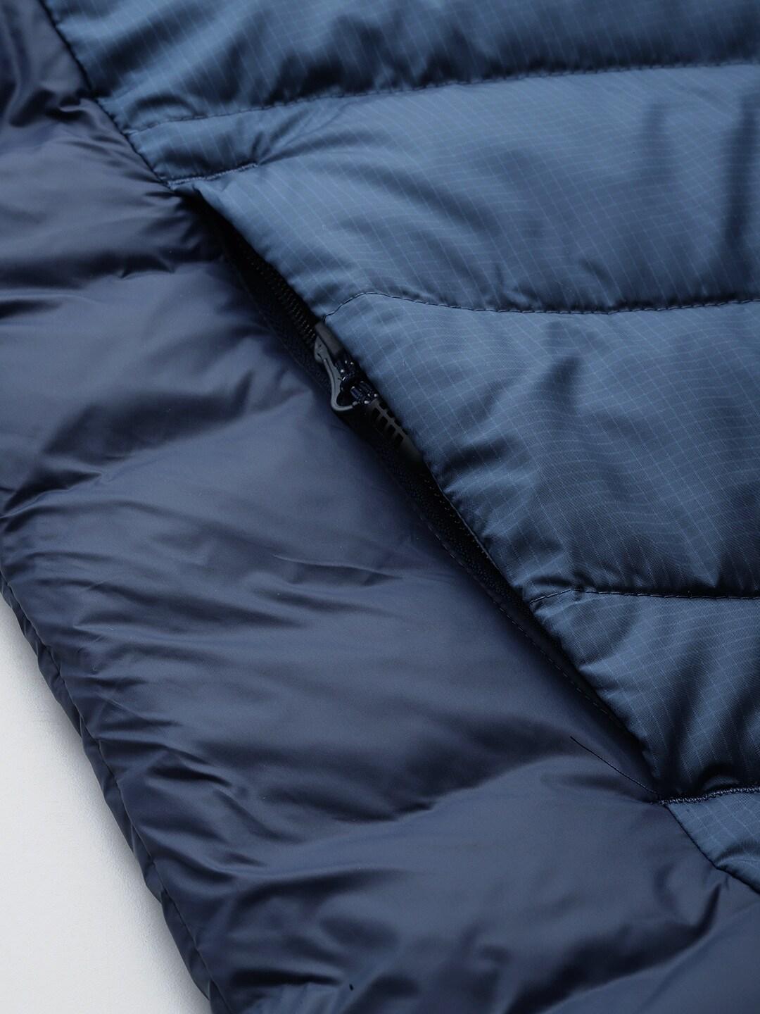 A Men Wearing Columbia Men Blue Labyrinth Loop Hooded Jacket