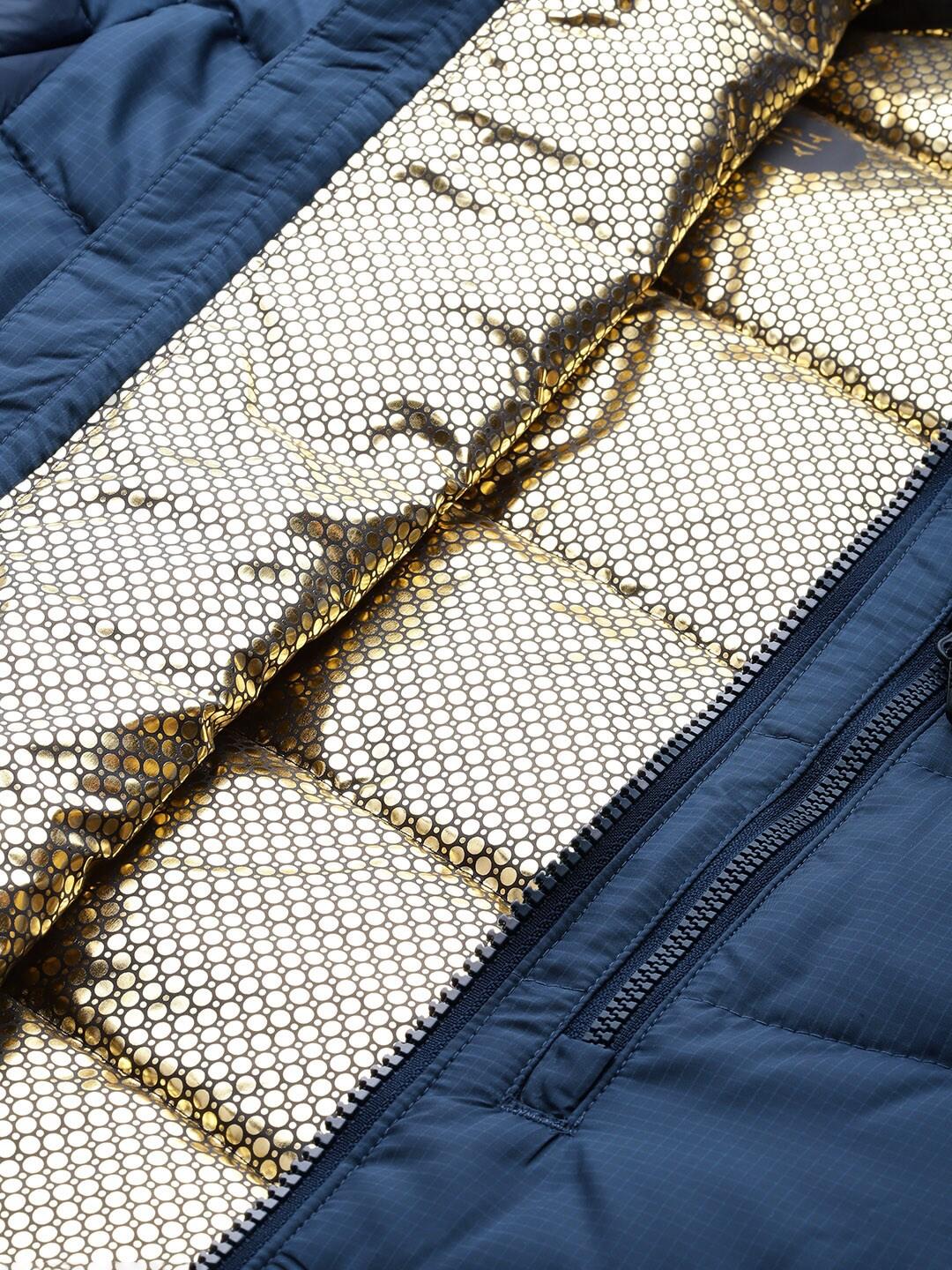 A Men Wearing Columbia Men Blue Labyrinth Loop Hooded Jacket