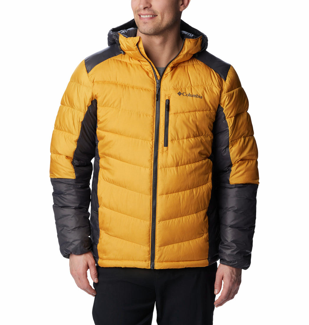 A Men Wearing Columbia Men Yellow Labyrinth Loop Hooded Jacket