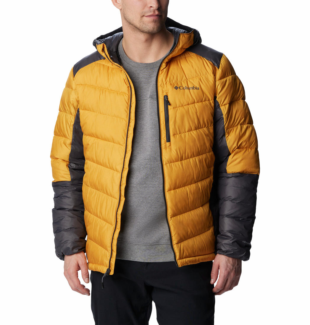 A Men Wearing Columbia Men Yellow Labyrinth Loop Hooded Jacket