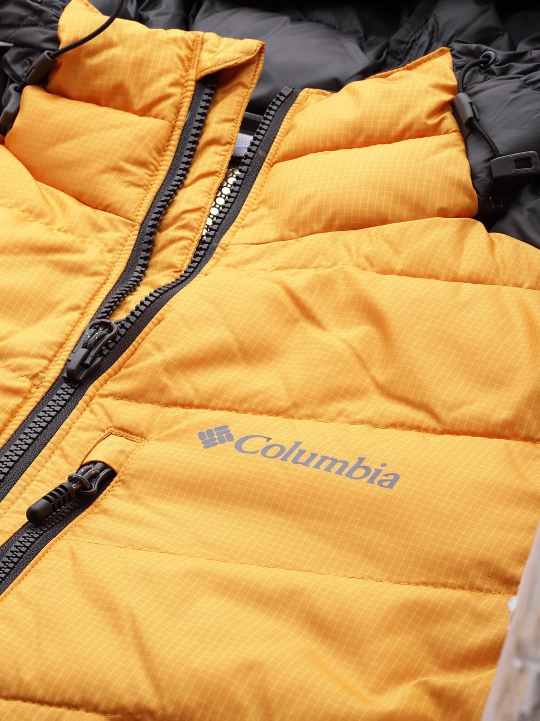 A Men Wearing Columbia Men Yellow Labyrinth Loop Hooded Jacket