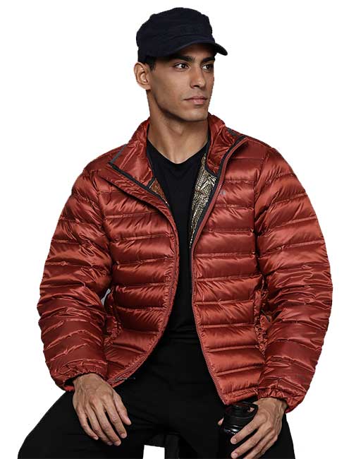 A Men Wearing Columbia Men Red Pebble Peak Down Jacket