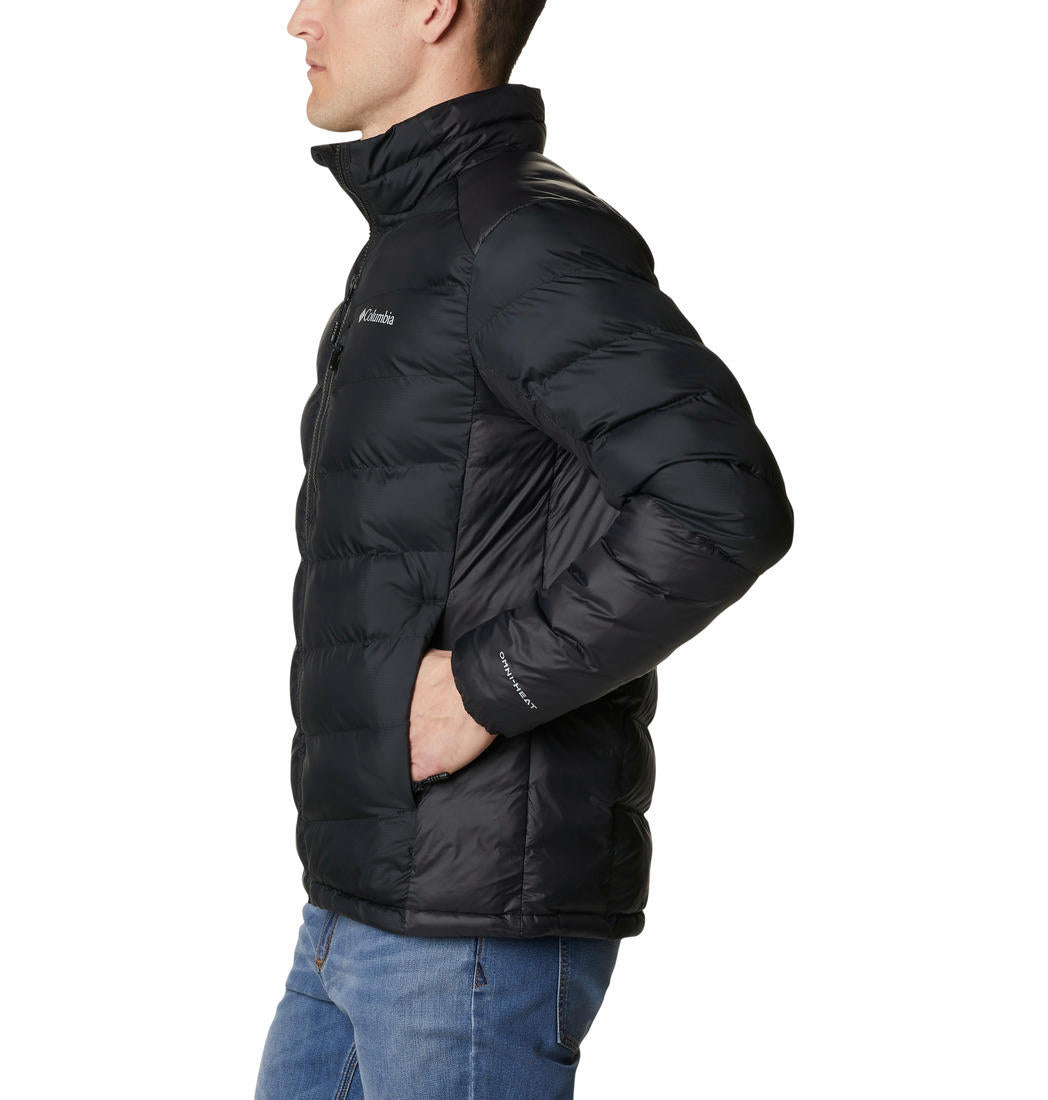 A Men Wearing Columbia Men Black Labyrinth Loop Jacket