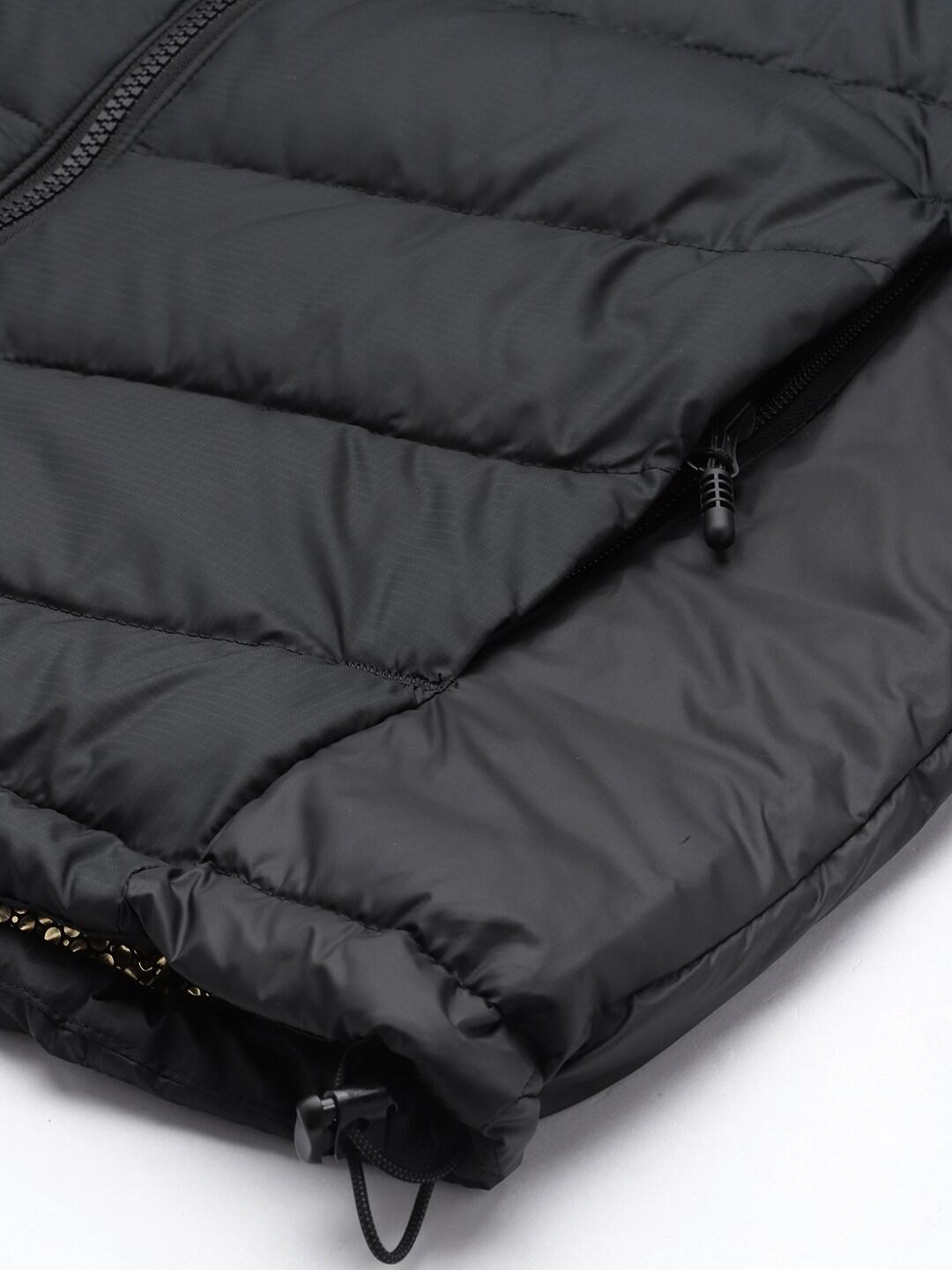 A Men Wearing Columbia Men Black Labyrinth Loop Jacket