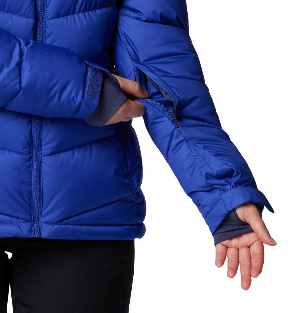 A Women Wearing Columbia Women Blue Abbott Peak II Insulated Jacket