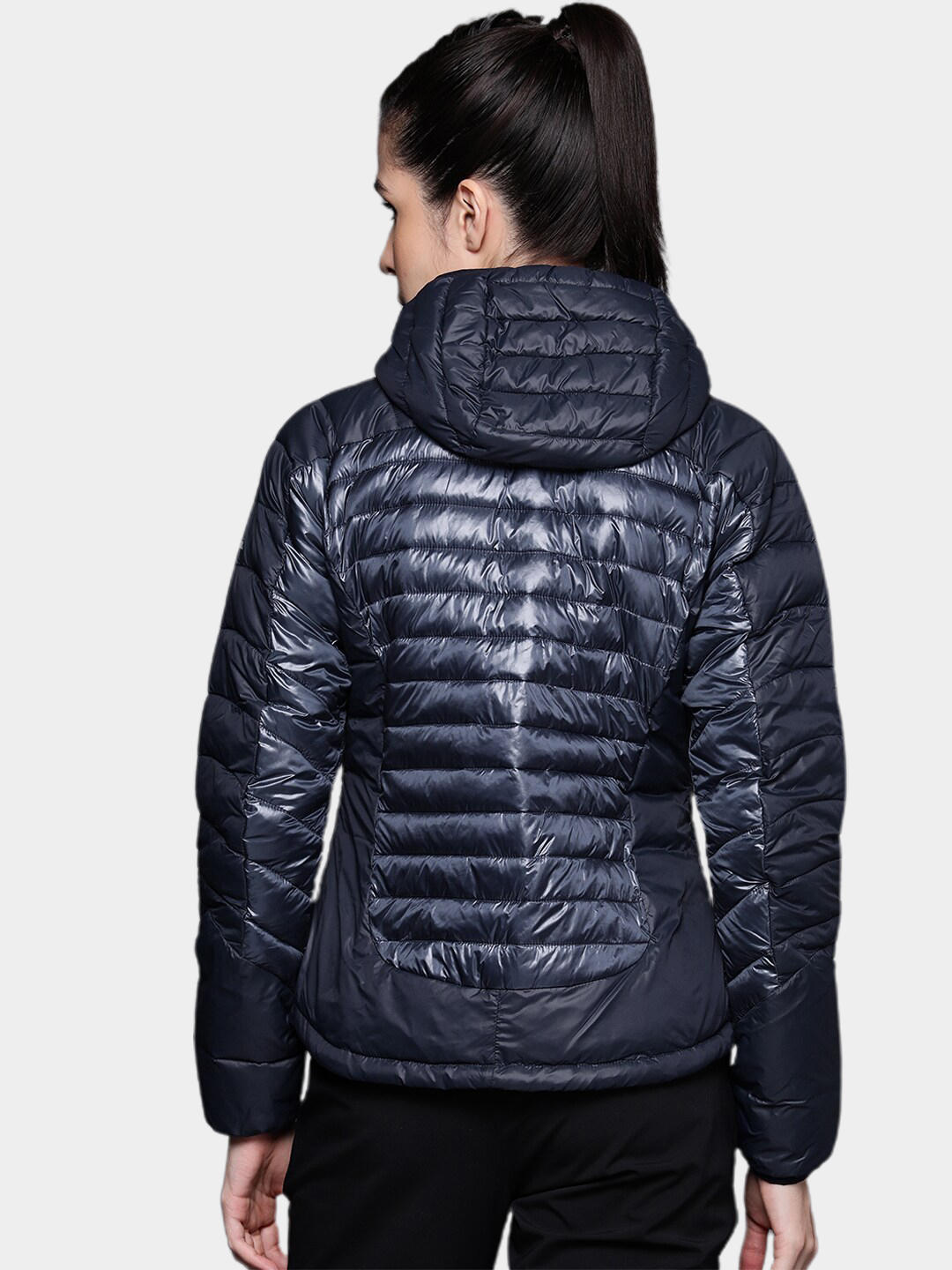 A Women Wearing Columbia Women Navy Blue Labyrinth Loop Hooded Jacket