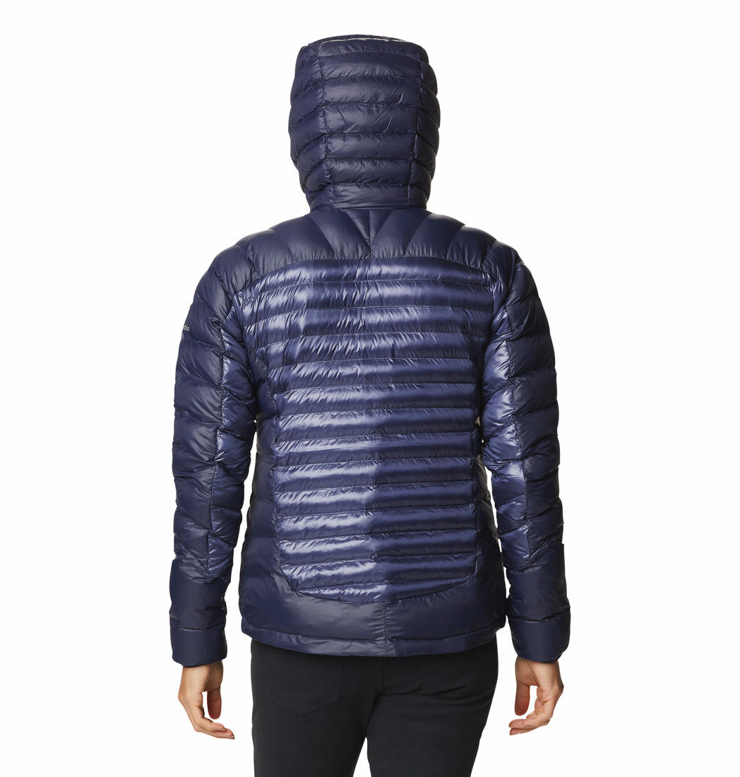 A Women Wearing Columbia Women Navy Blue Labyrinth Loop Hooded Jacket
