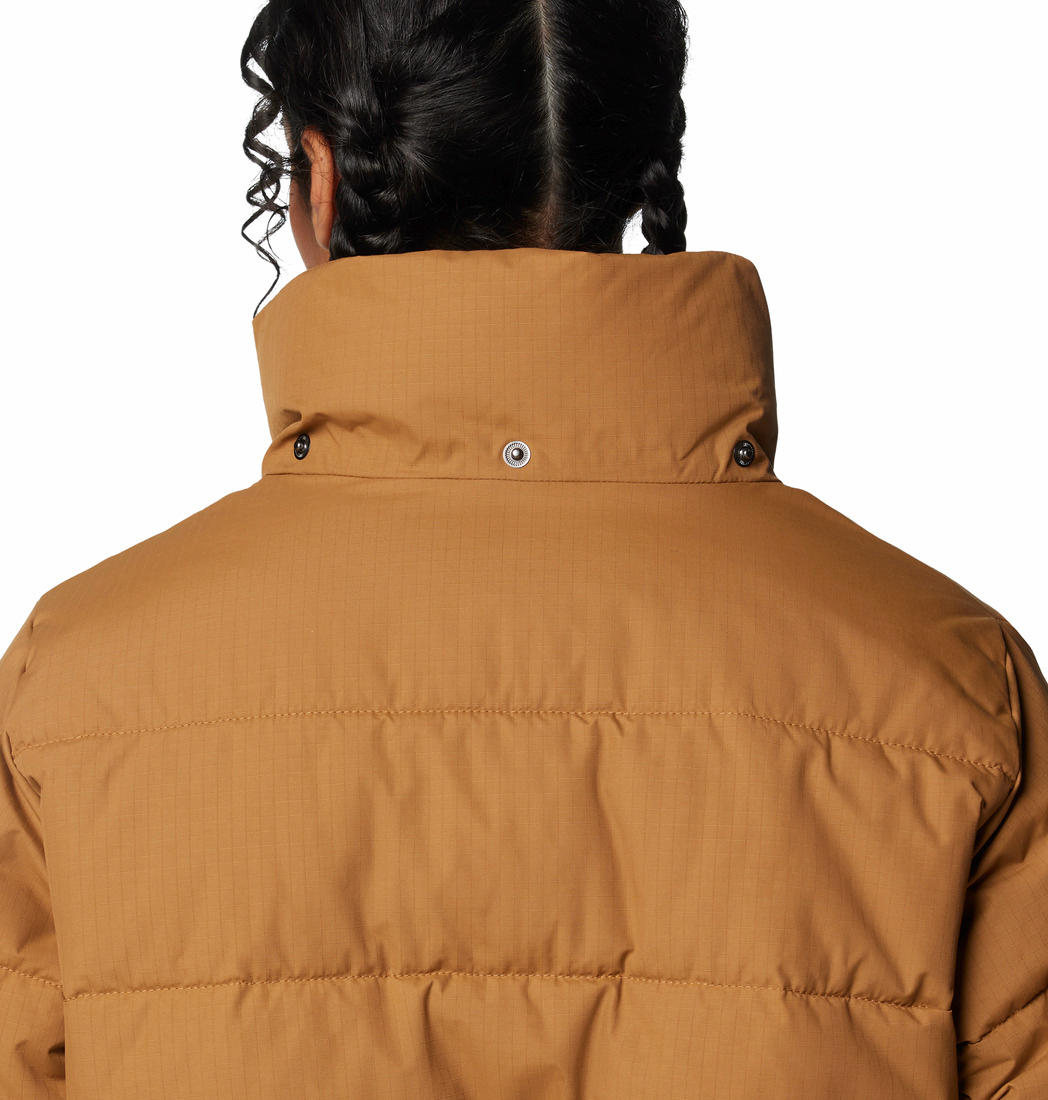 A Women Wearing Columbia Women Brown Longhorn Ridge Insulated Jacket
