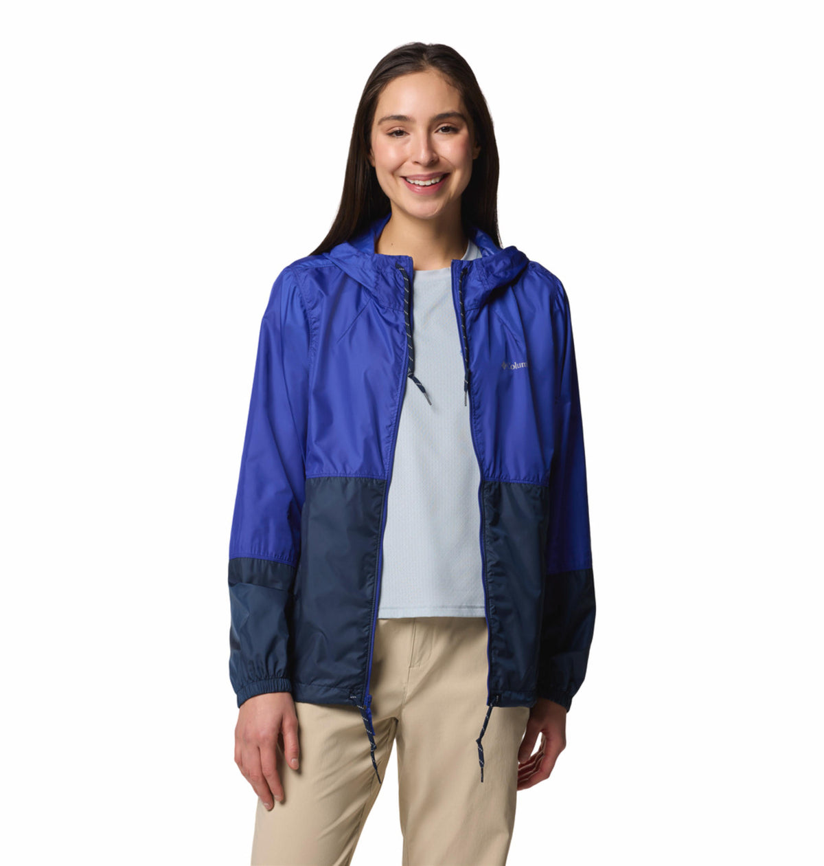 A Women Wearing Columbia Women Blue Flash Forward II Windbreaker (Sun Protection)