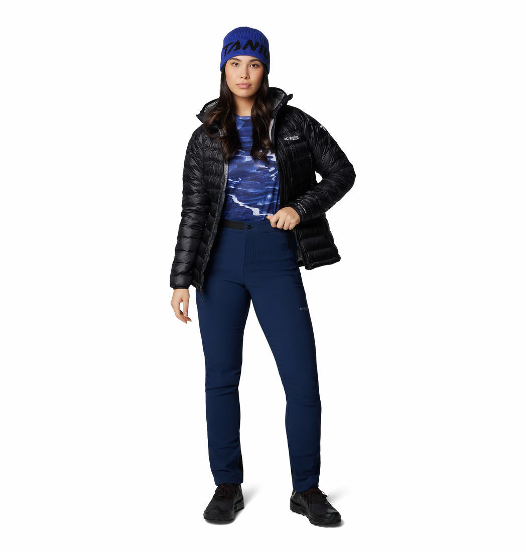 A Women Wearing Columbia Women Black Arctic Crest Down Hooded Jacket