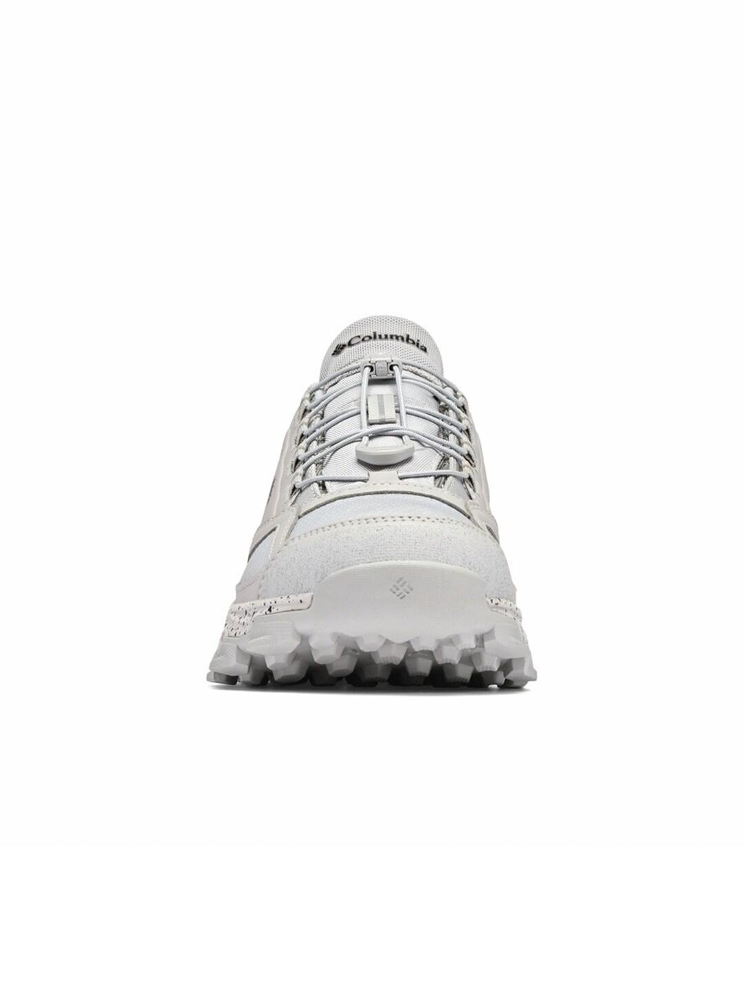 A Men Wearing Columbia Men Grey FLOW MORRISON OUTDRY